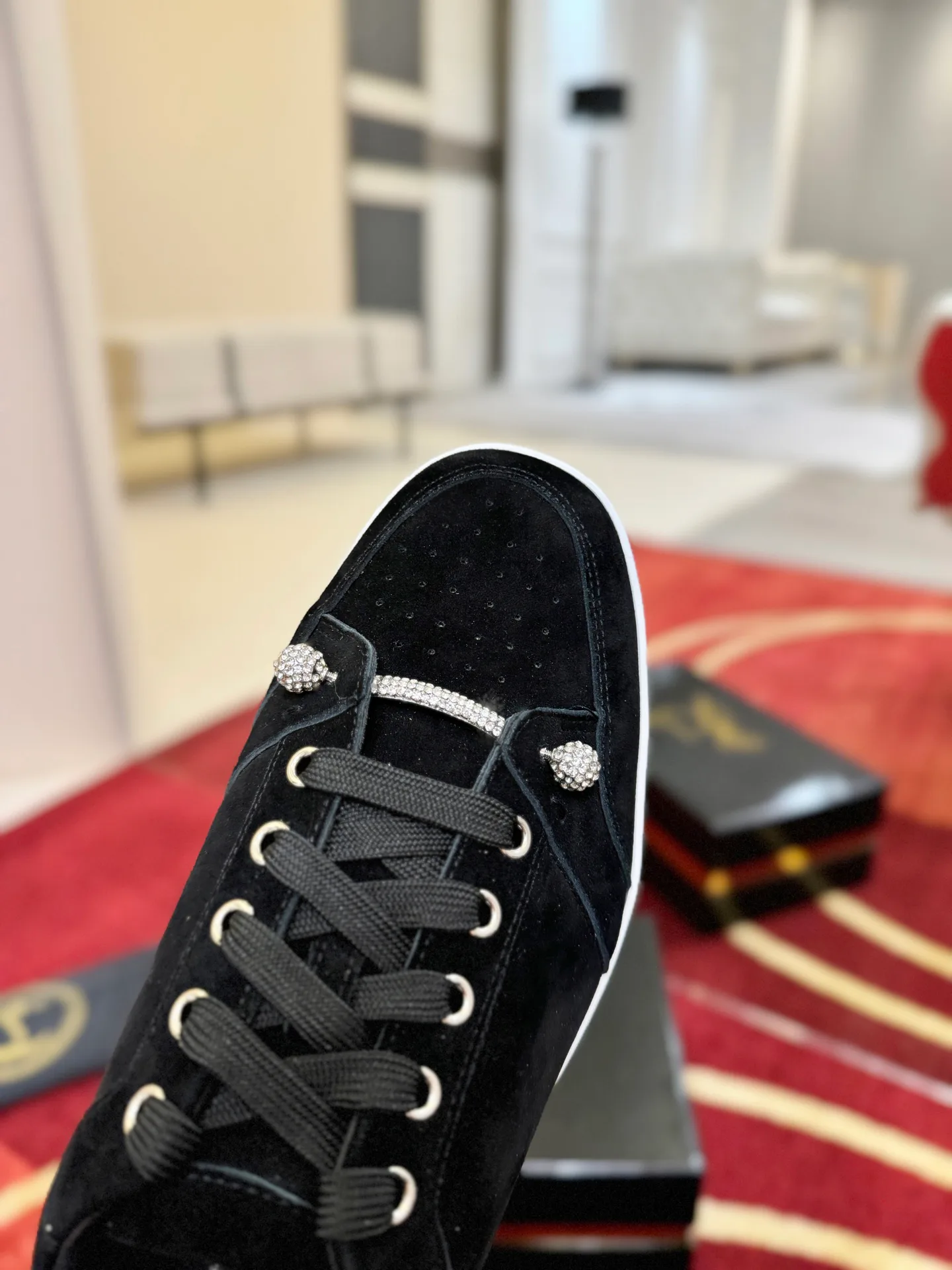 Кроссовки Женские Christian Louboutin 18835395