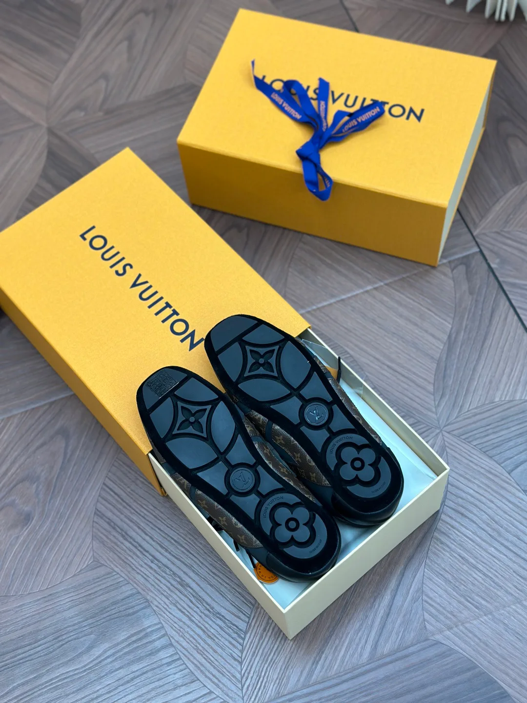 Кроссовки Женские Louis Vuitton 19480033