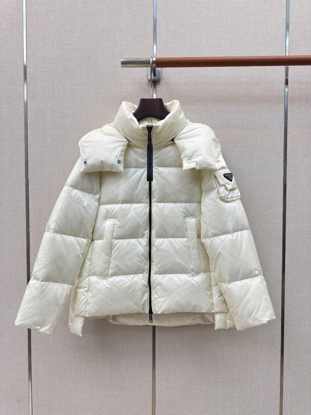 Куртки И Пуховики Женские Prada 18398231