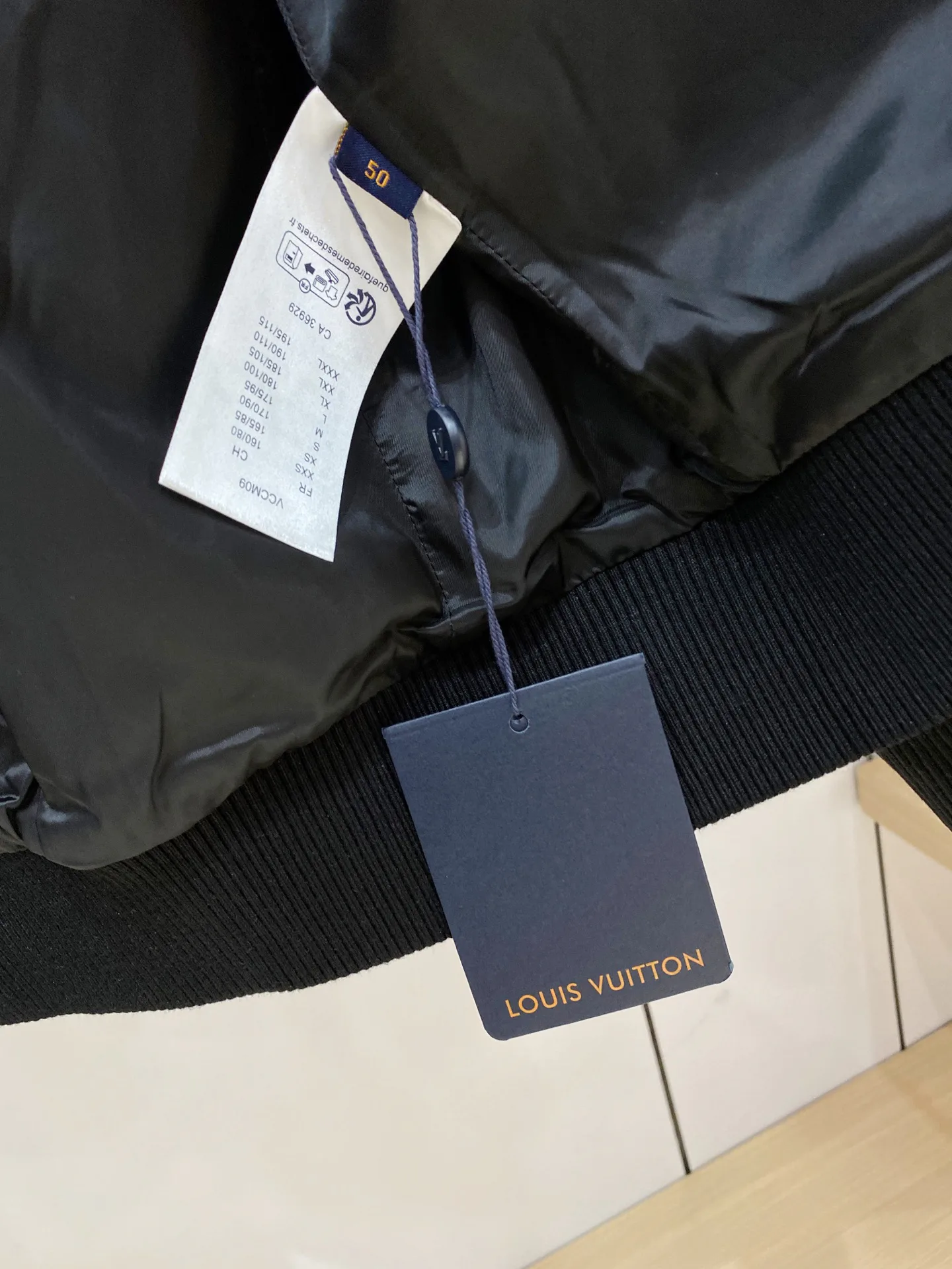 Куртки И Пуховики Женские Louis Vuitton 18178226