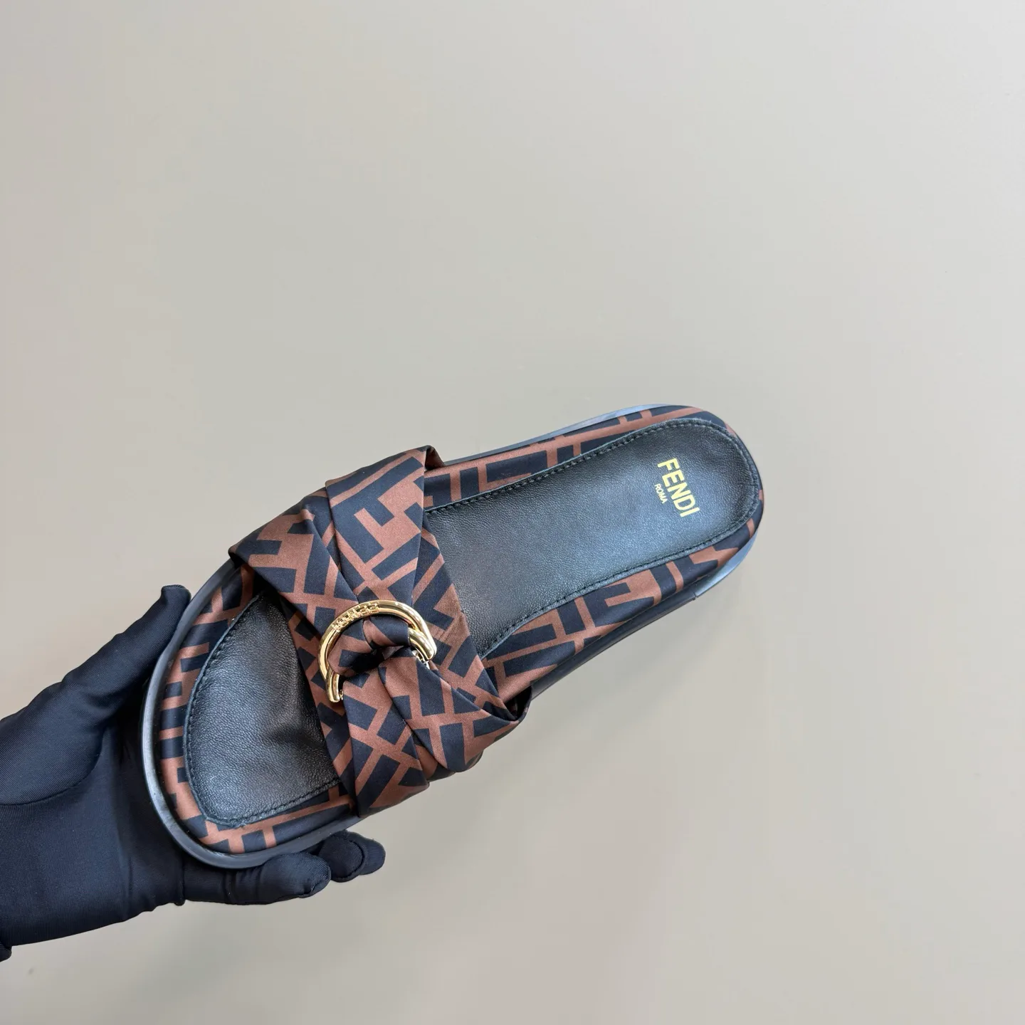 Шлепанцы Женские Fendi 23410