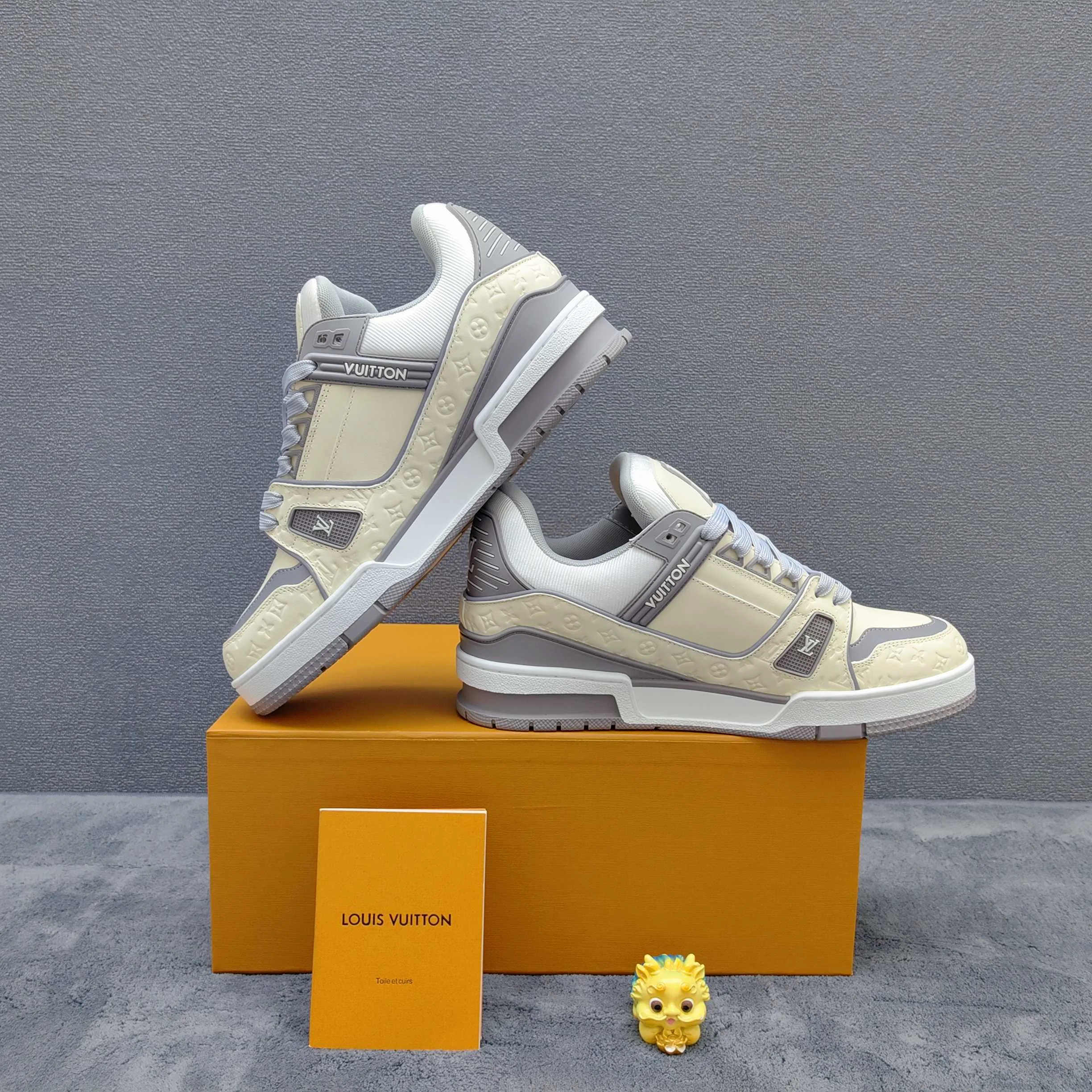 Кроссовки Женские Louis Vuitton 17957148