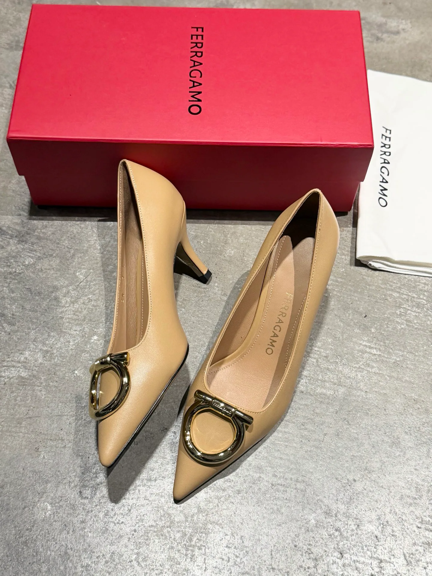 Туфли Женские Salvatore Ferragamo 17897968