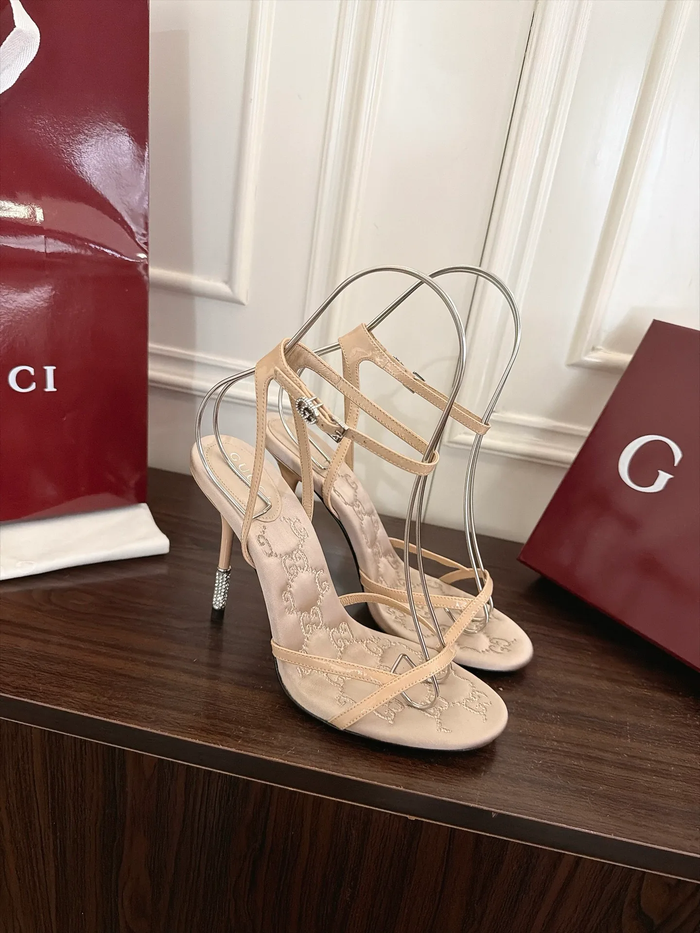 Босоножки Женские Gucci 19314659