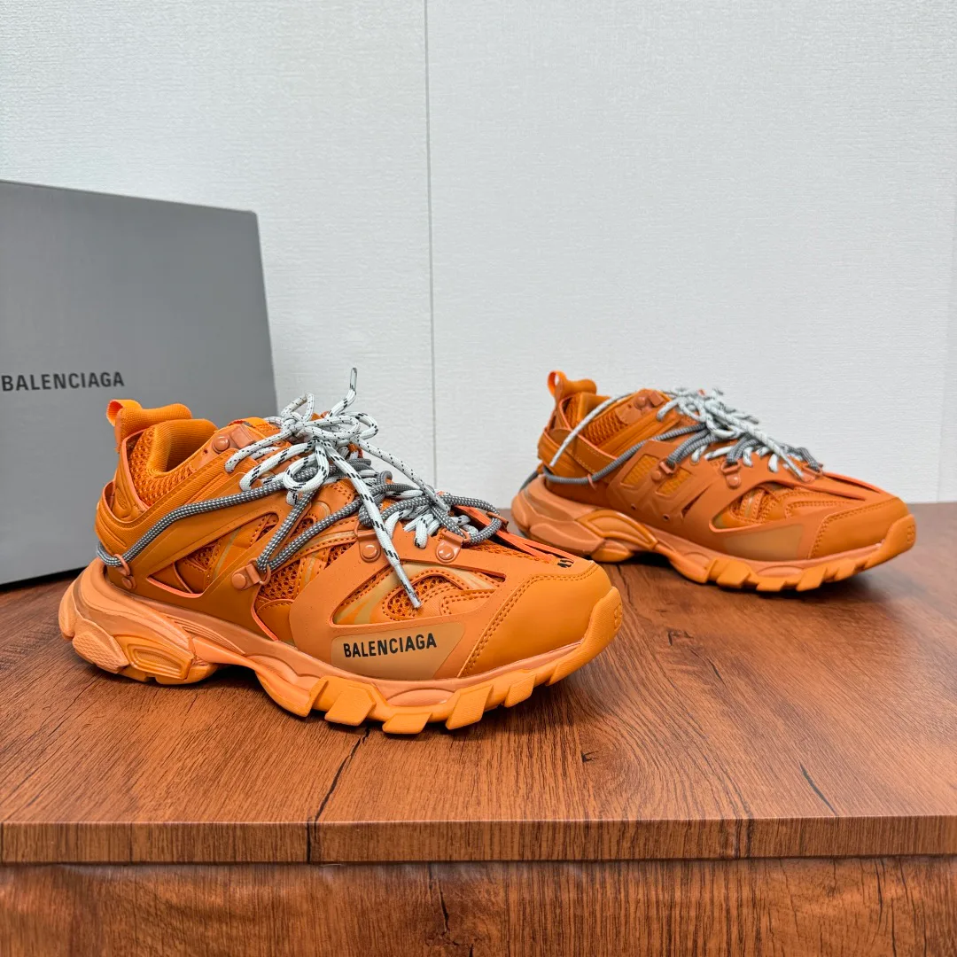 Кроссовки Женские Balenciaga 13216471