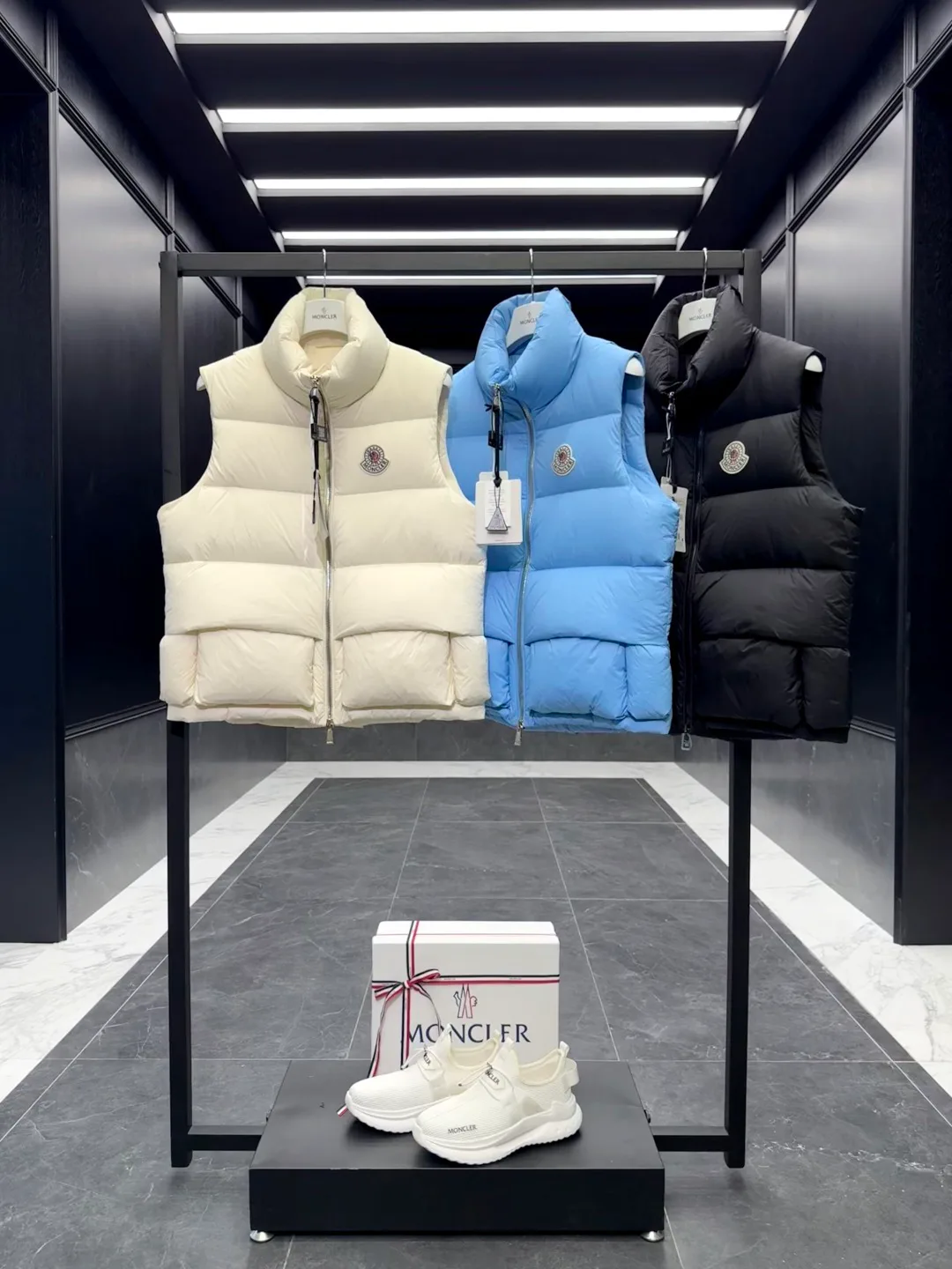 Жилеты Мужские Moncler 250489