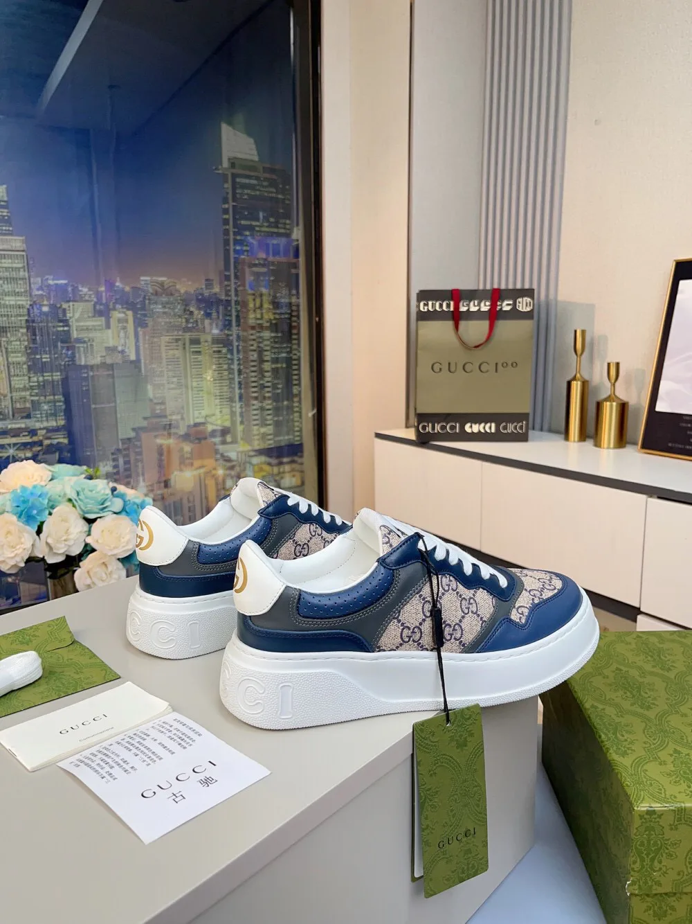 Кроссовки Женские Gucci 18369606