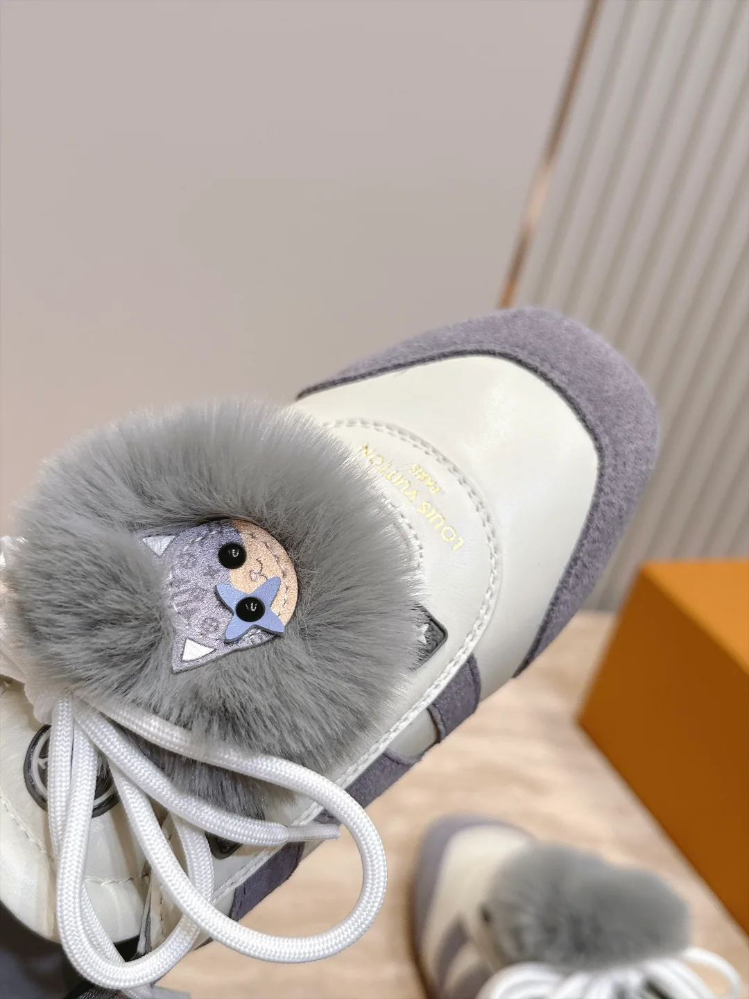 Кроссовки Женские Louis Vuitton 17946978