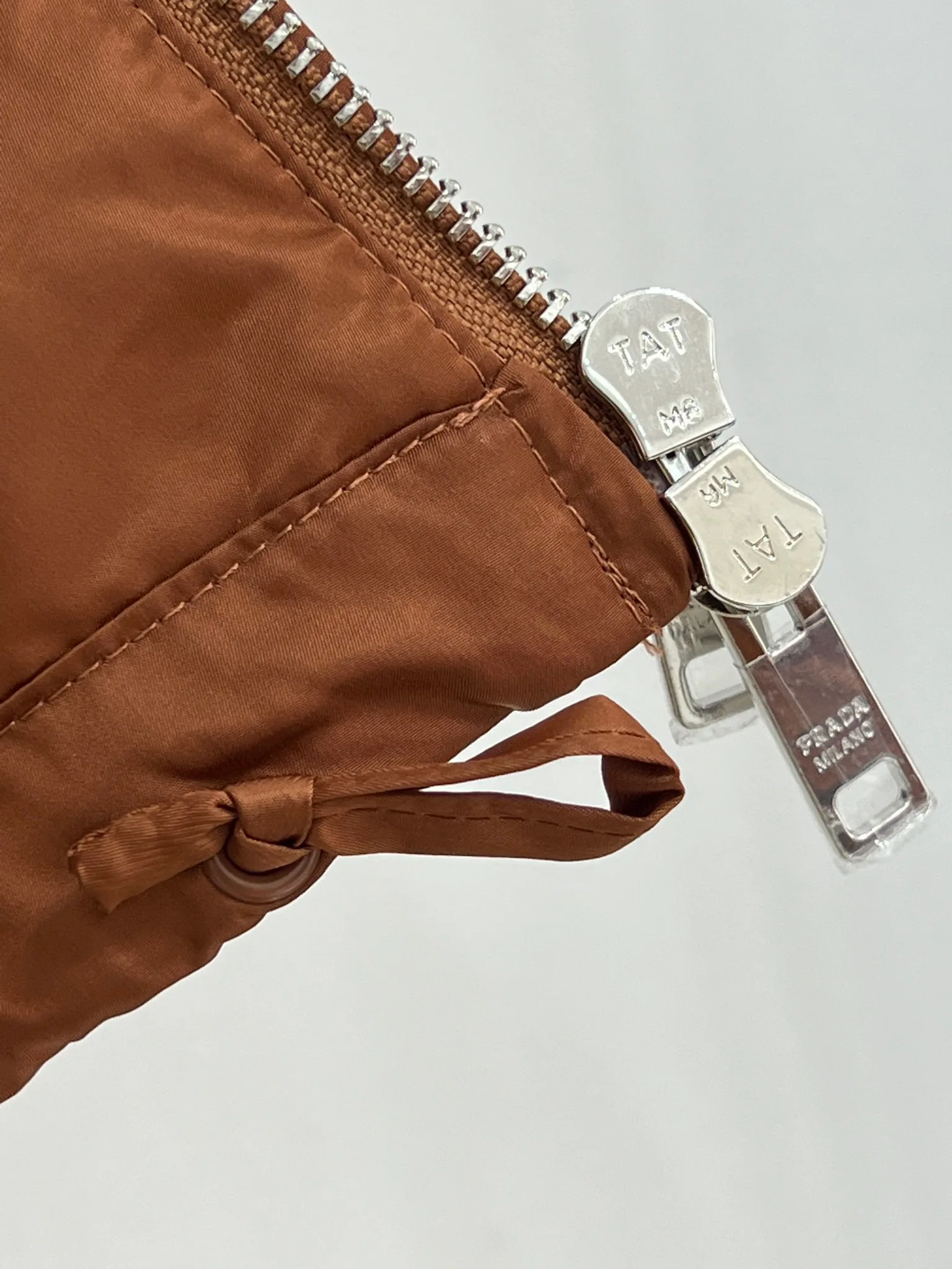 Куртки И Пуховики Женские Prada 9269358