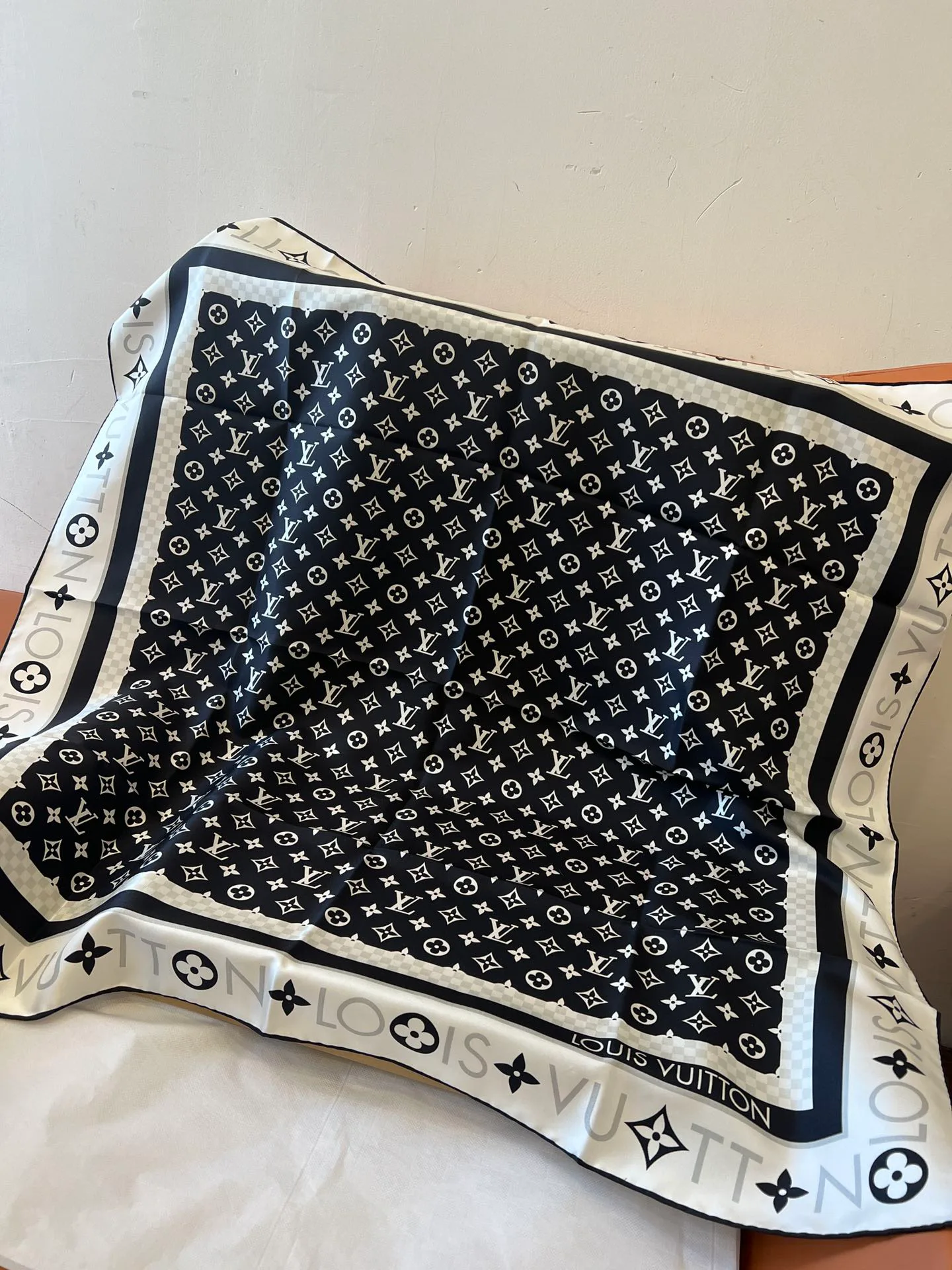 Платки Louis Vuitton 13855802