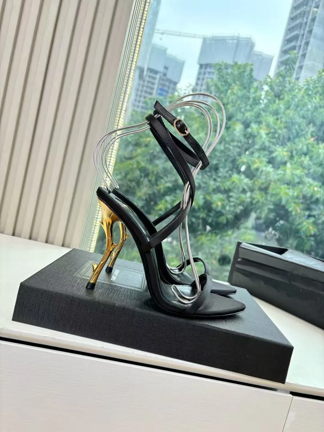 Босоножки Женские Saint Laurent 11660355