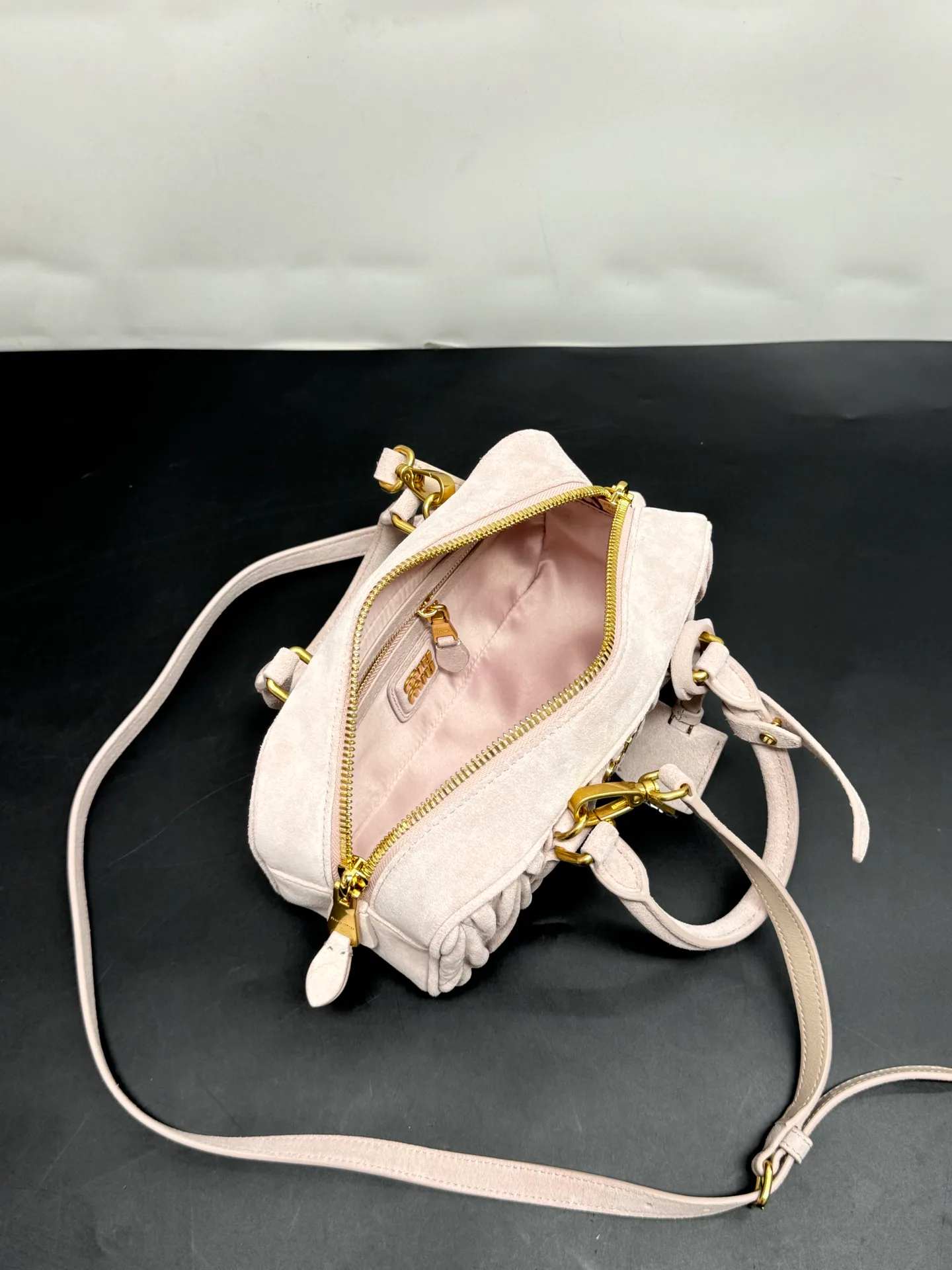 Классические Сумки Женские Miu Miu 17999177
