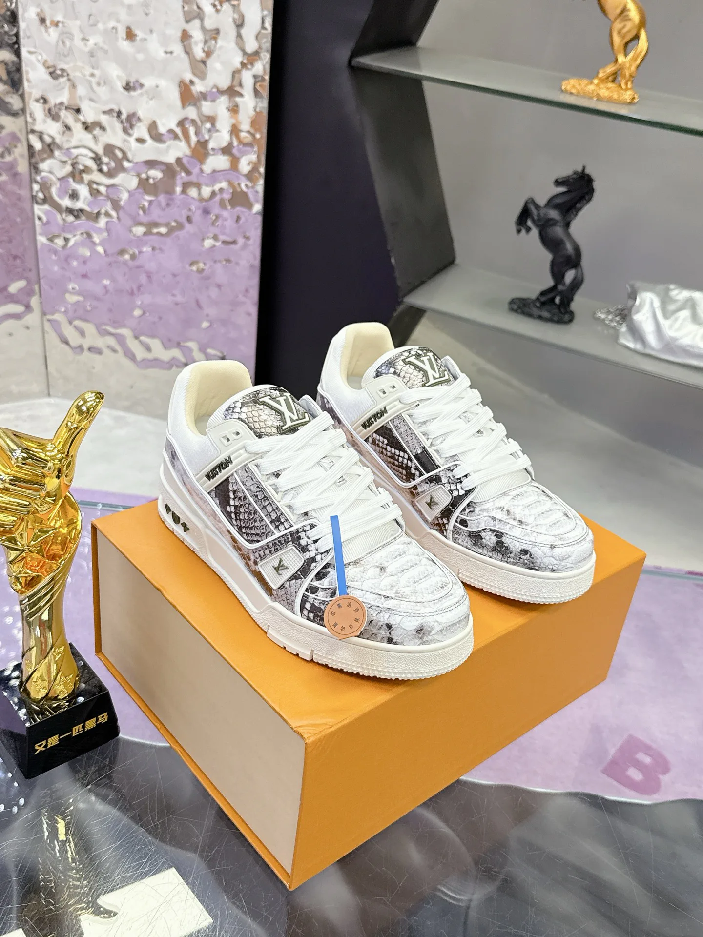 Кроссовки Мужские Louis Vuitton 17530407