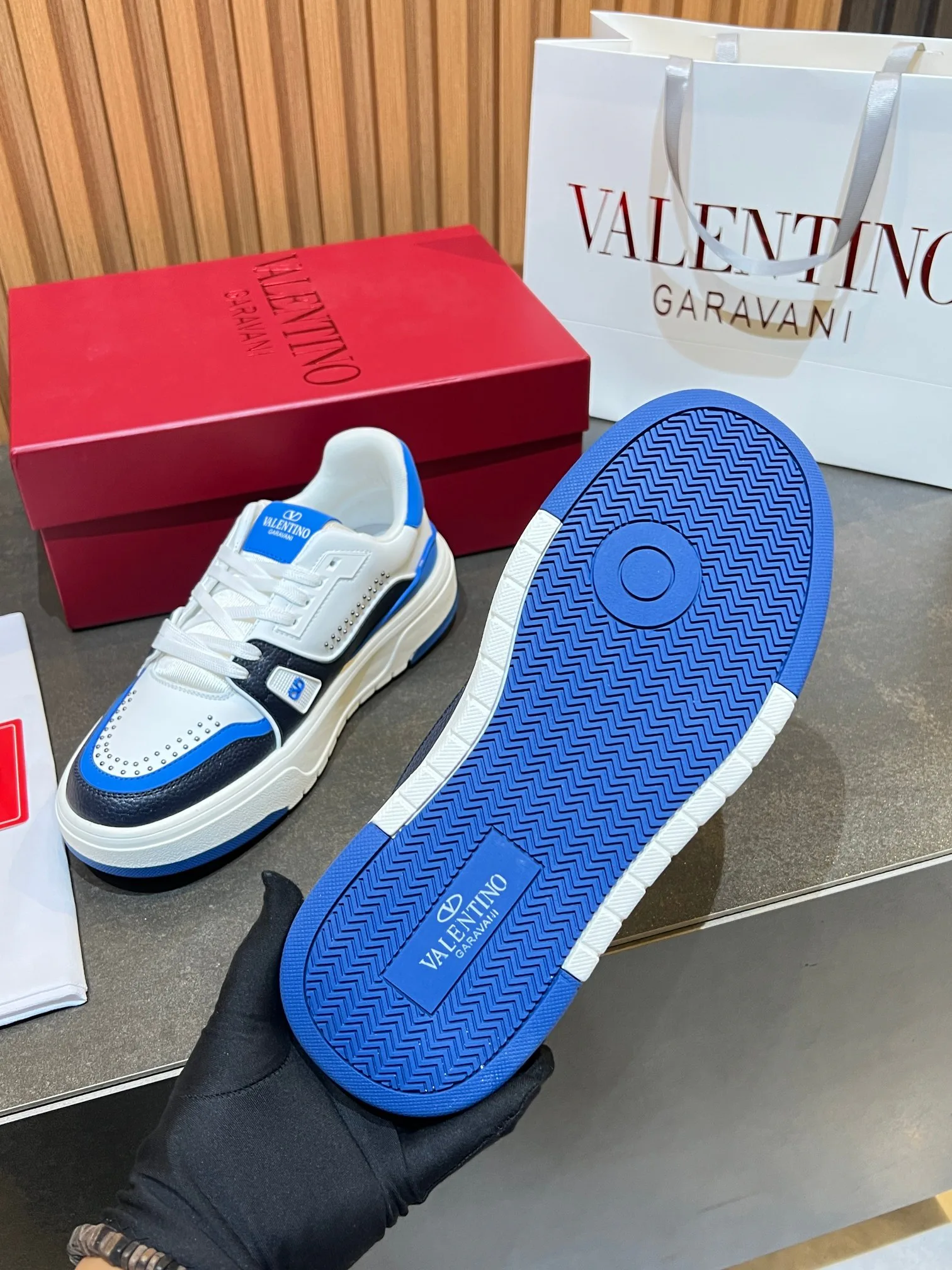 Кроссовки Женские Valentino 11575973