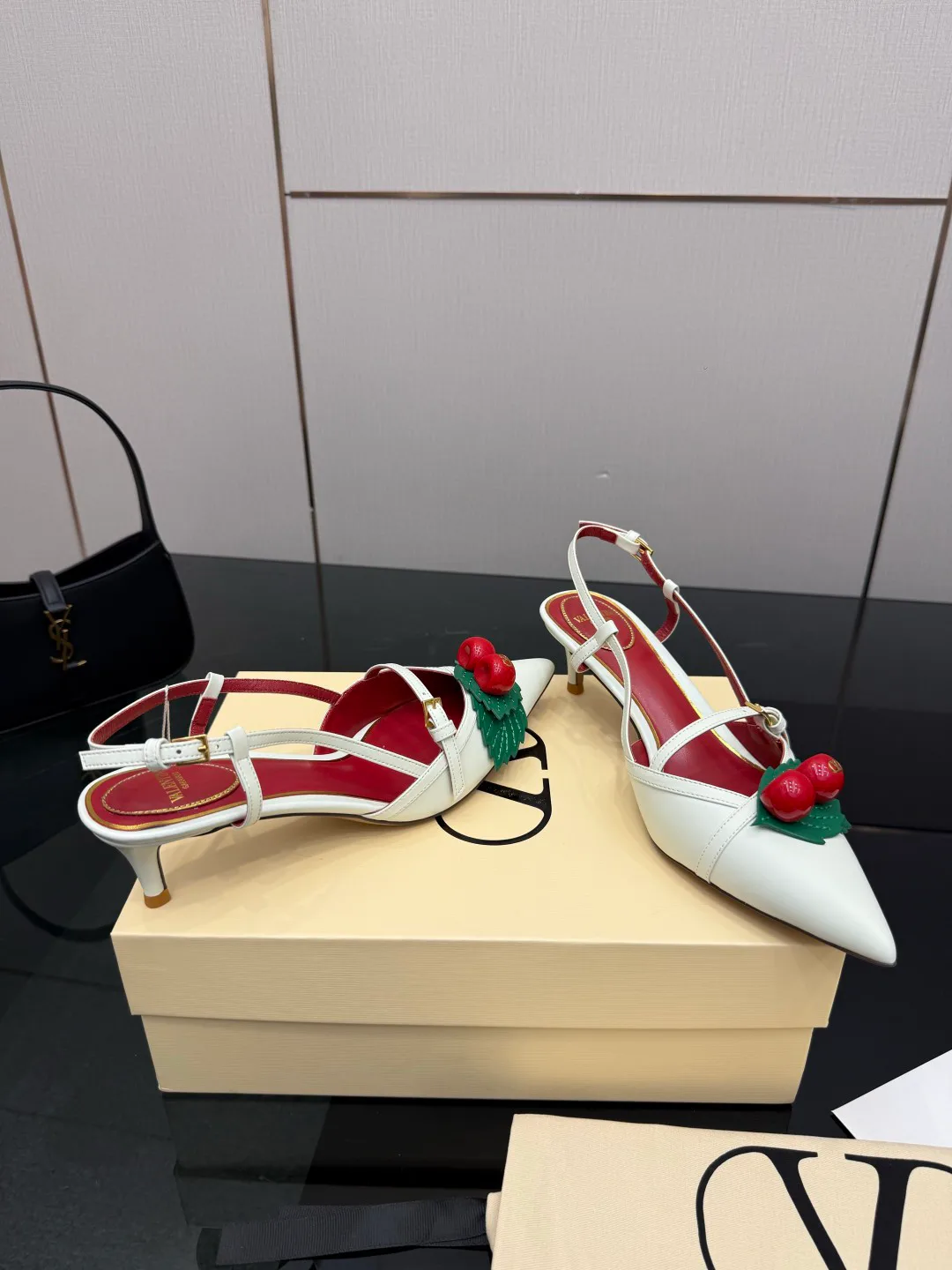 Босоножки Женские Valentino 11682322
