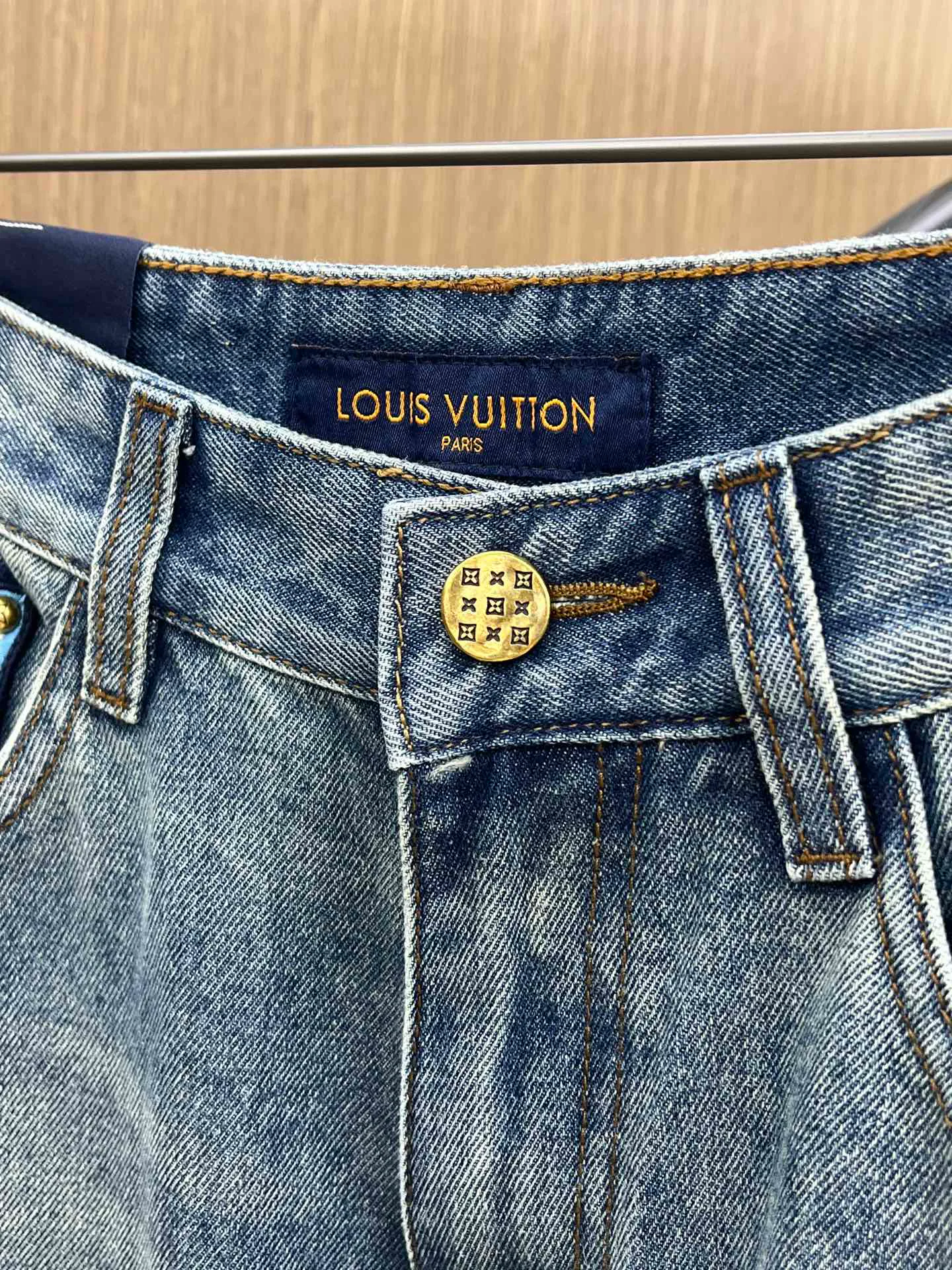 Джинсы Женские Louis Vuitton 12821728