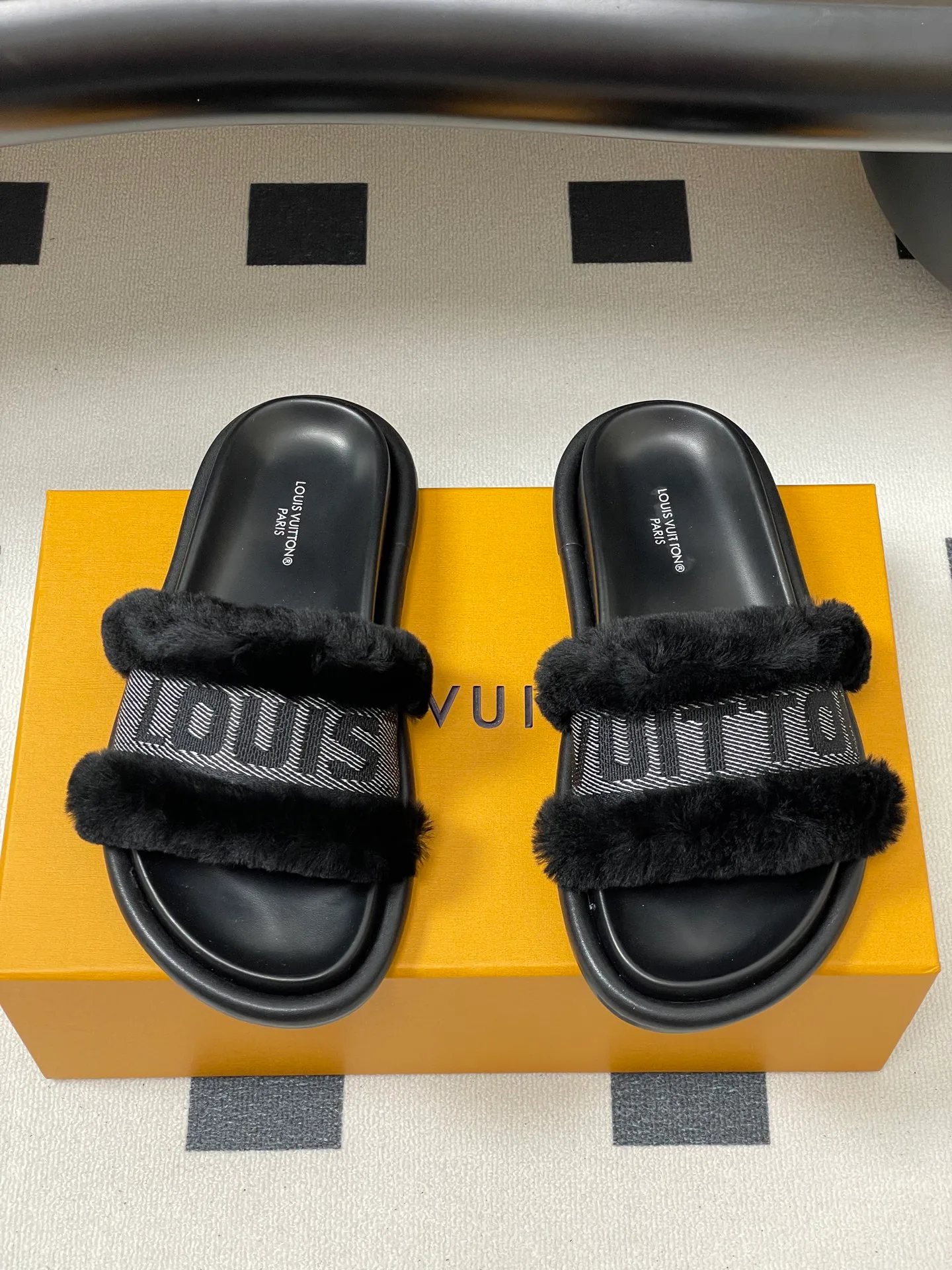 Шлепанцы Женские Louis Vuitton 56942