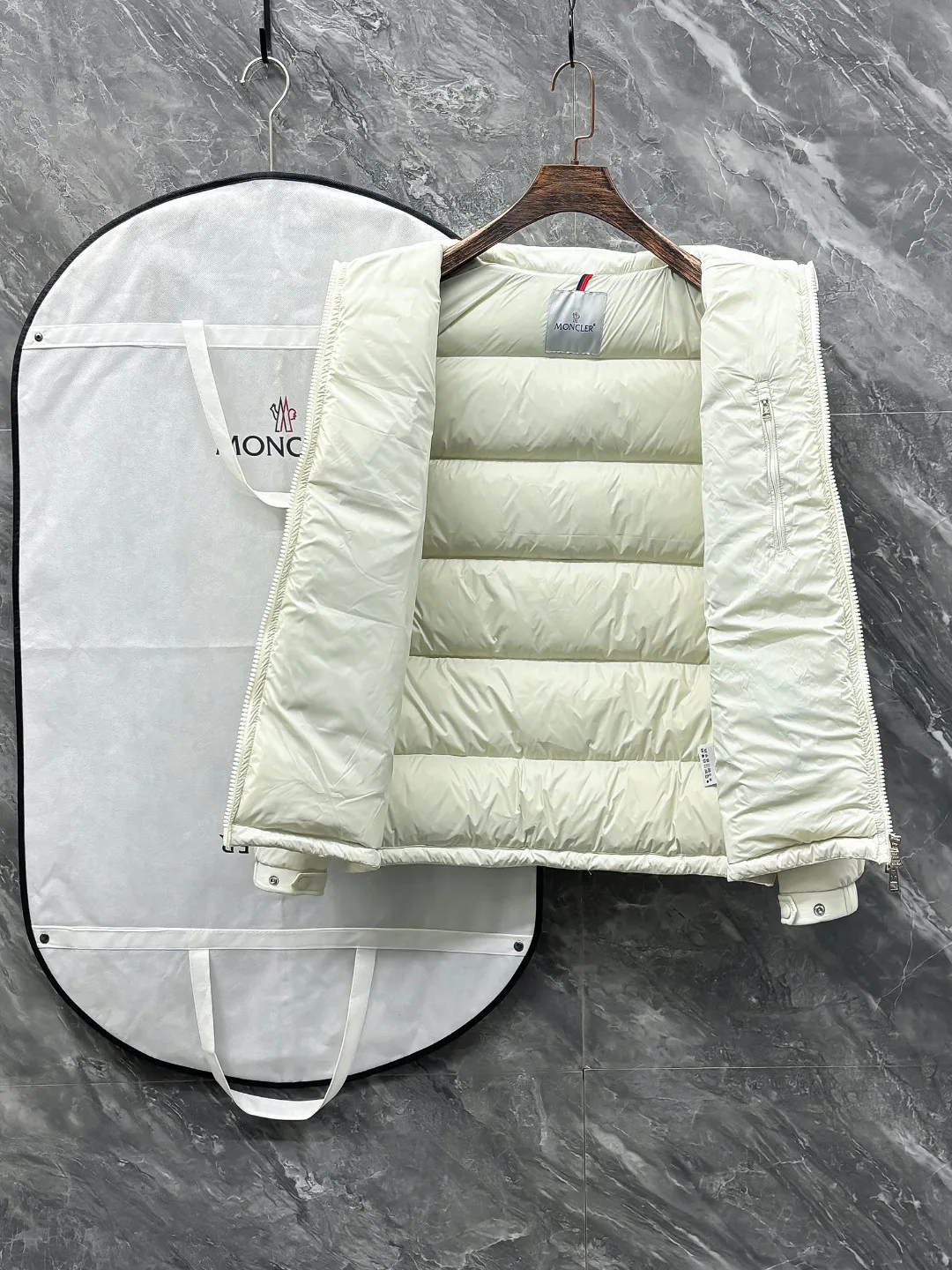 Куртки И Пуховики Мужские Moncler 1785902