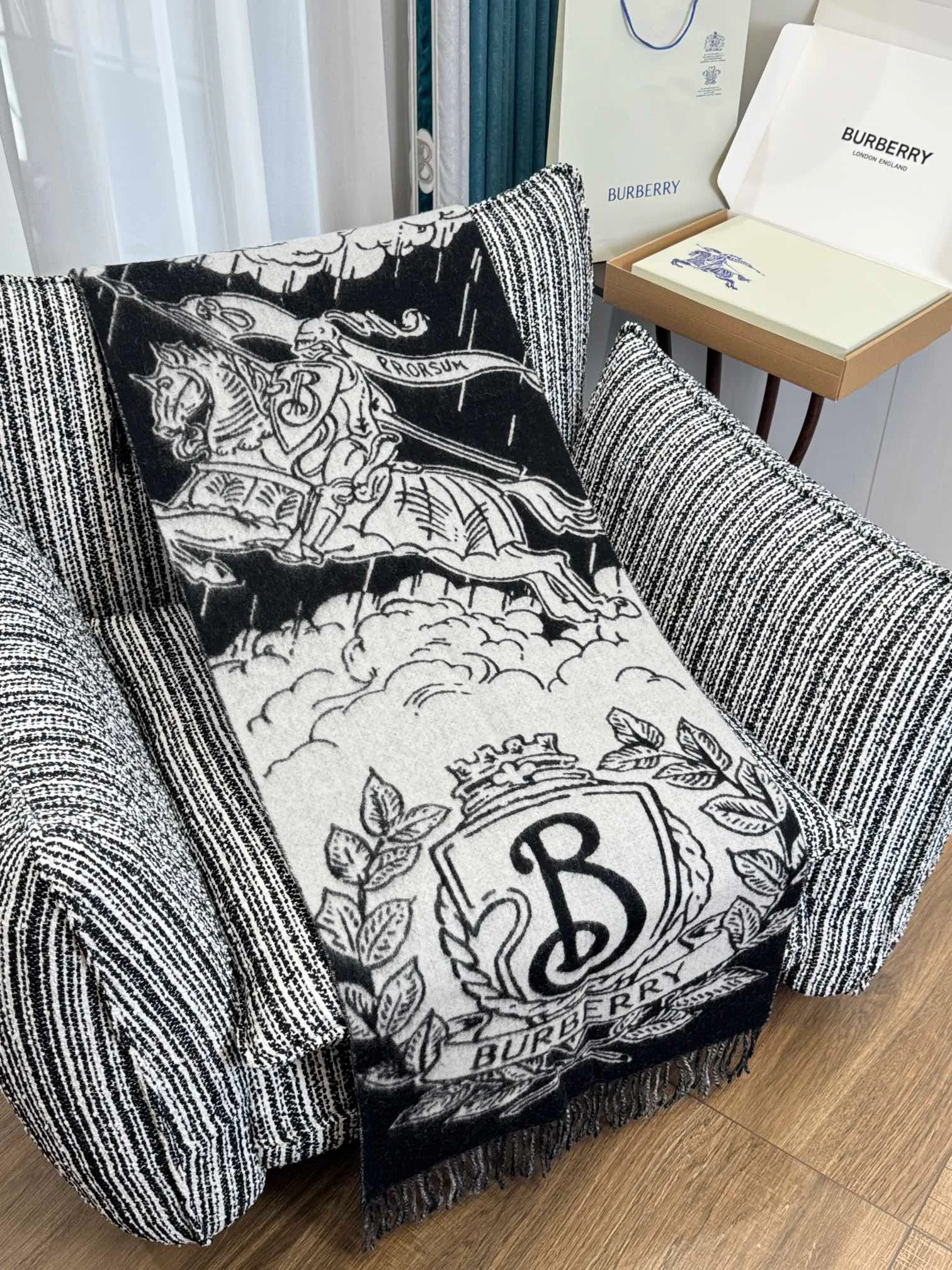 Шарфы Burberry 18287428