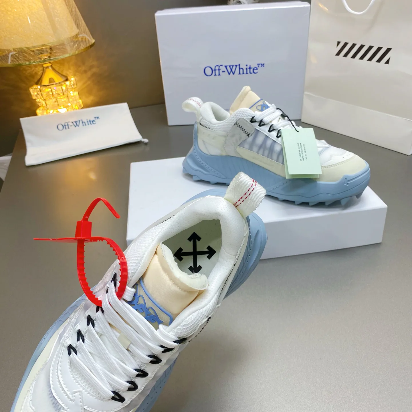 Кроссовки Женские Off-White 17530536