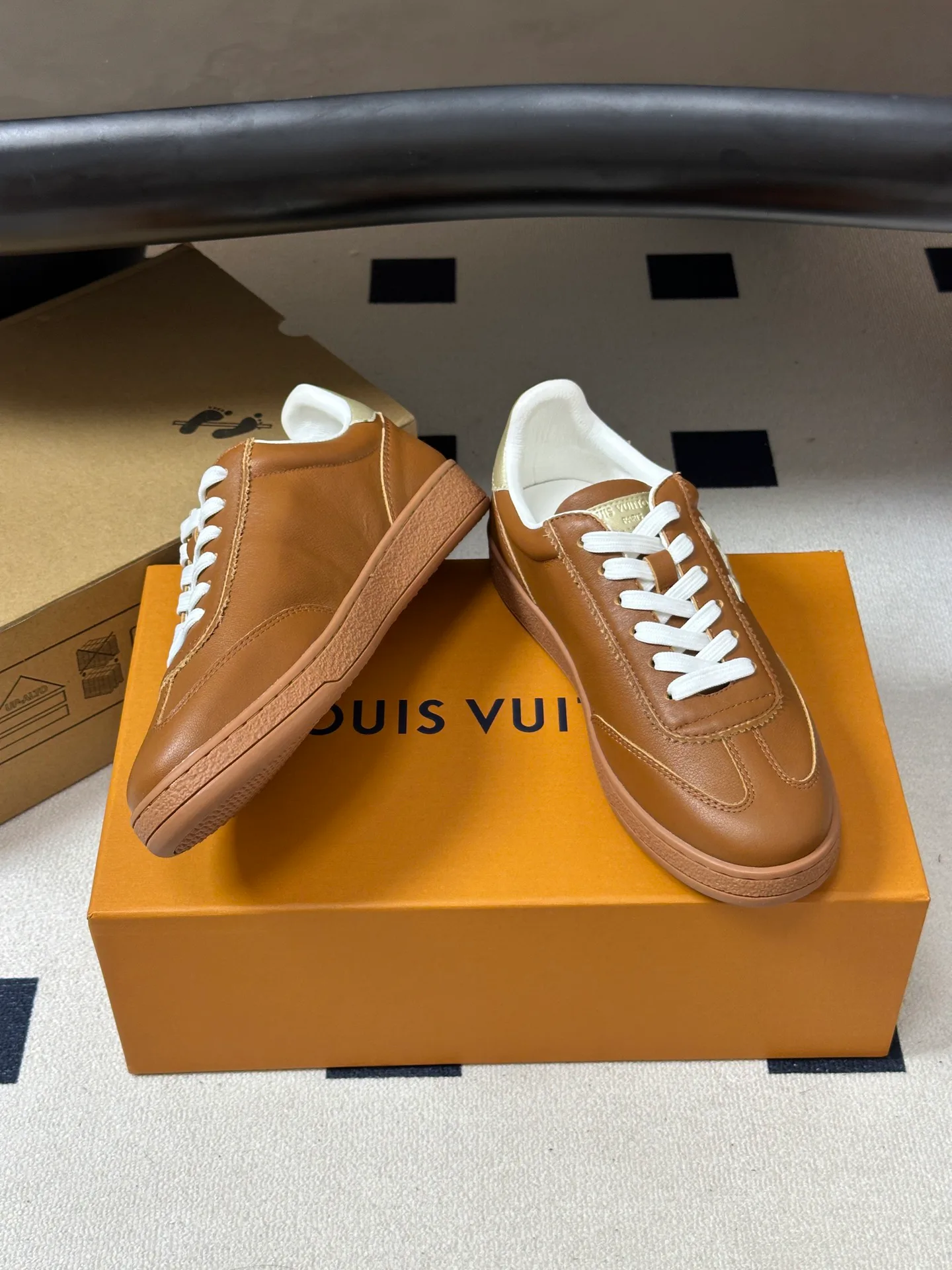Кроссовки Женские Louis Vuitton 18340952