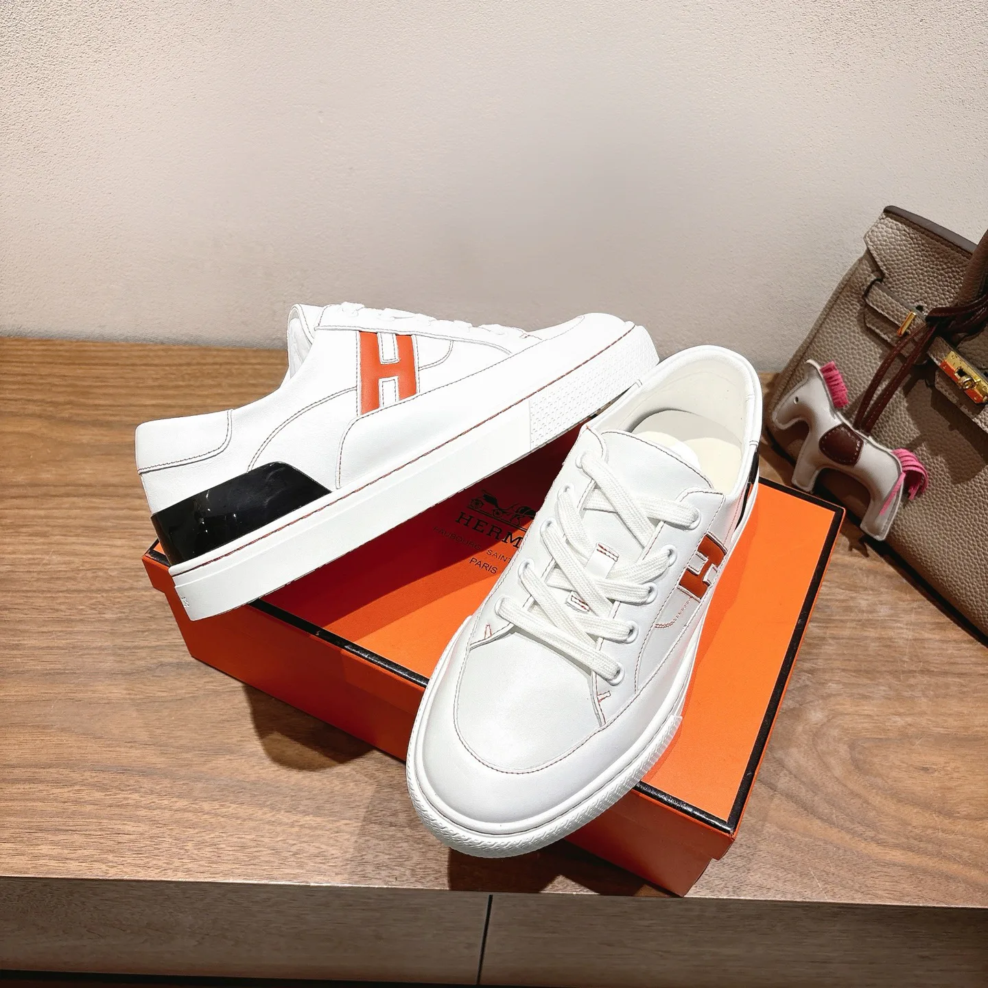 Кроссовки Женские Hermes 10188996