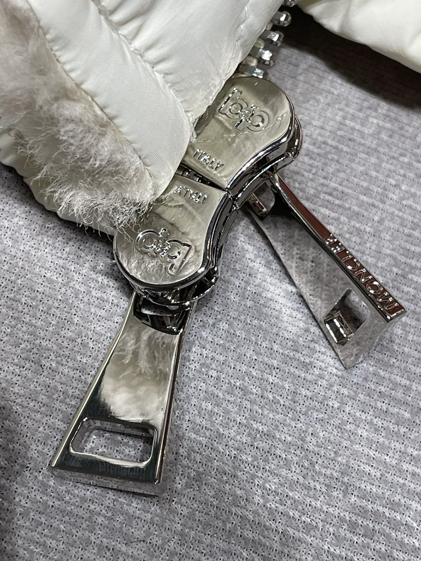 Кожаные Куртки И Дублёнки Женские Moncler 2734813