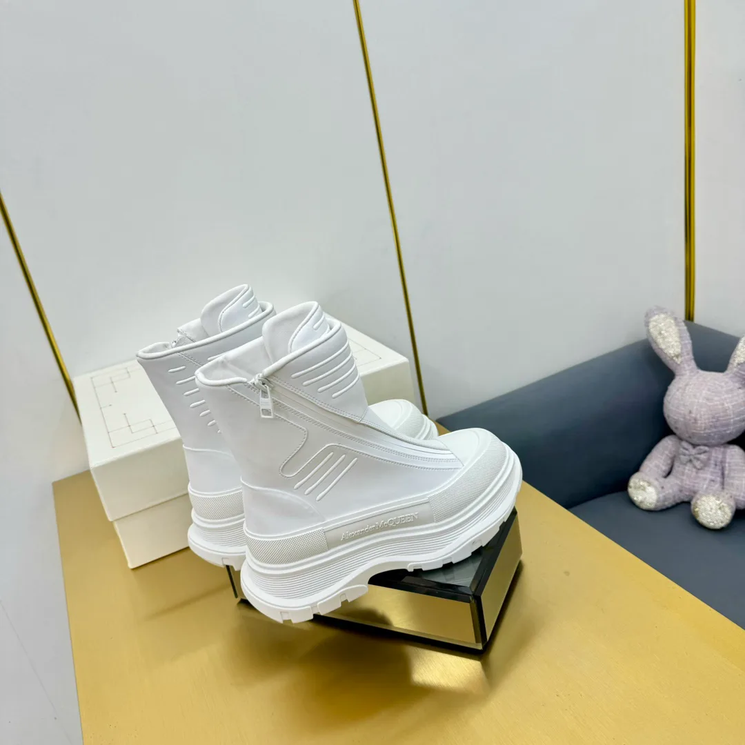Кроссовки Женские Alexander Mcqueen 18397480