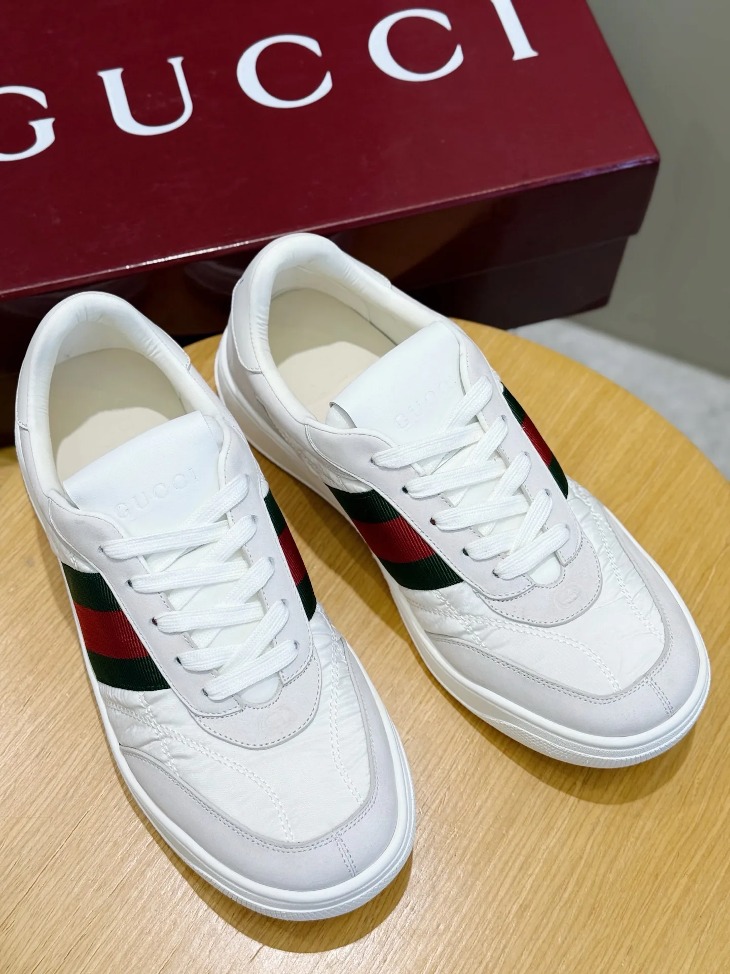 Кроссовки Женские Gucci 18100919