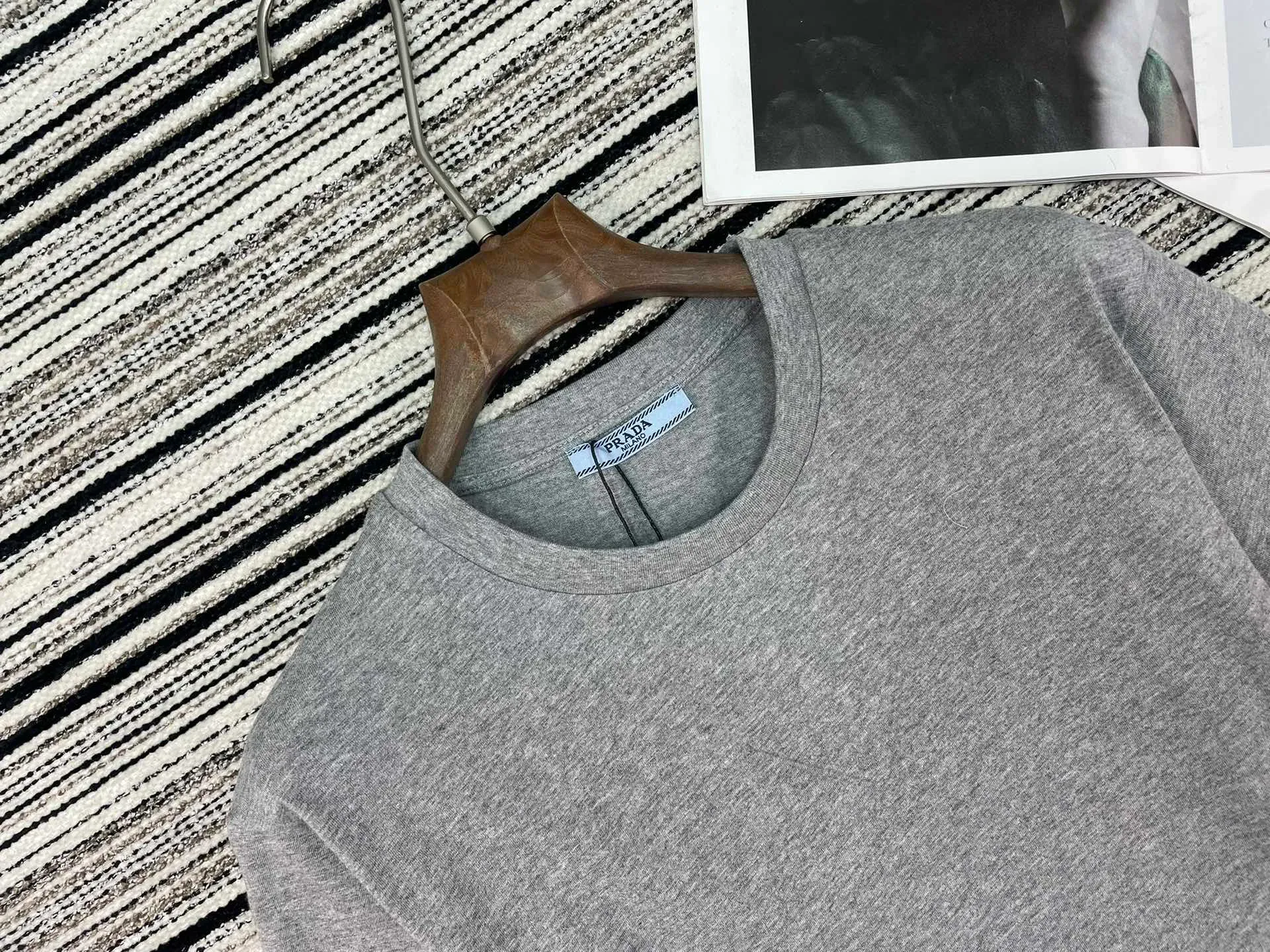 Футболки Женские Prada 3924340