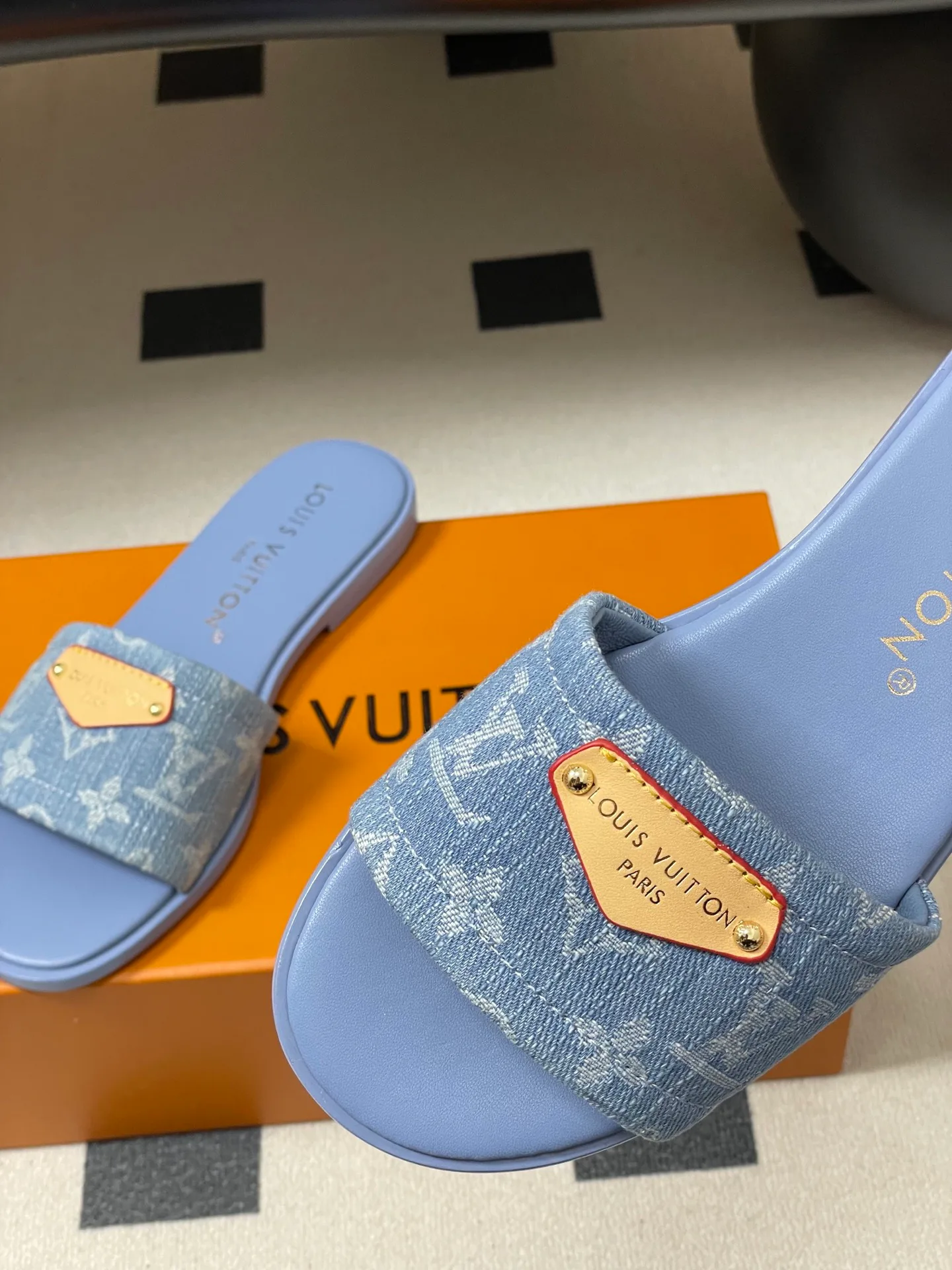 Шлепанцы Женские Louis Vuitton 3361694