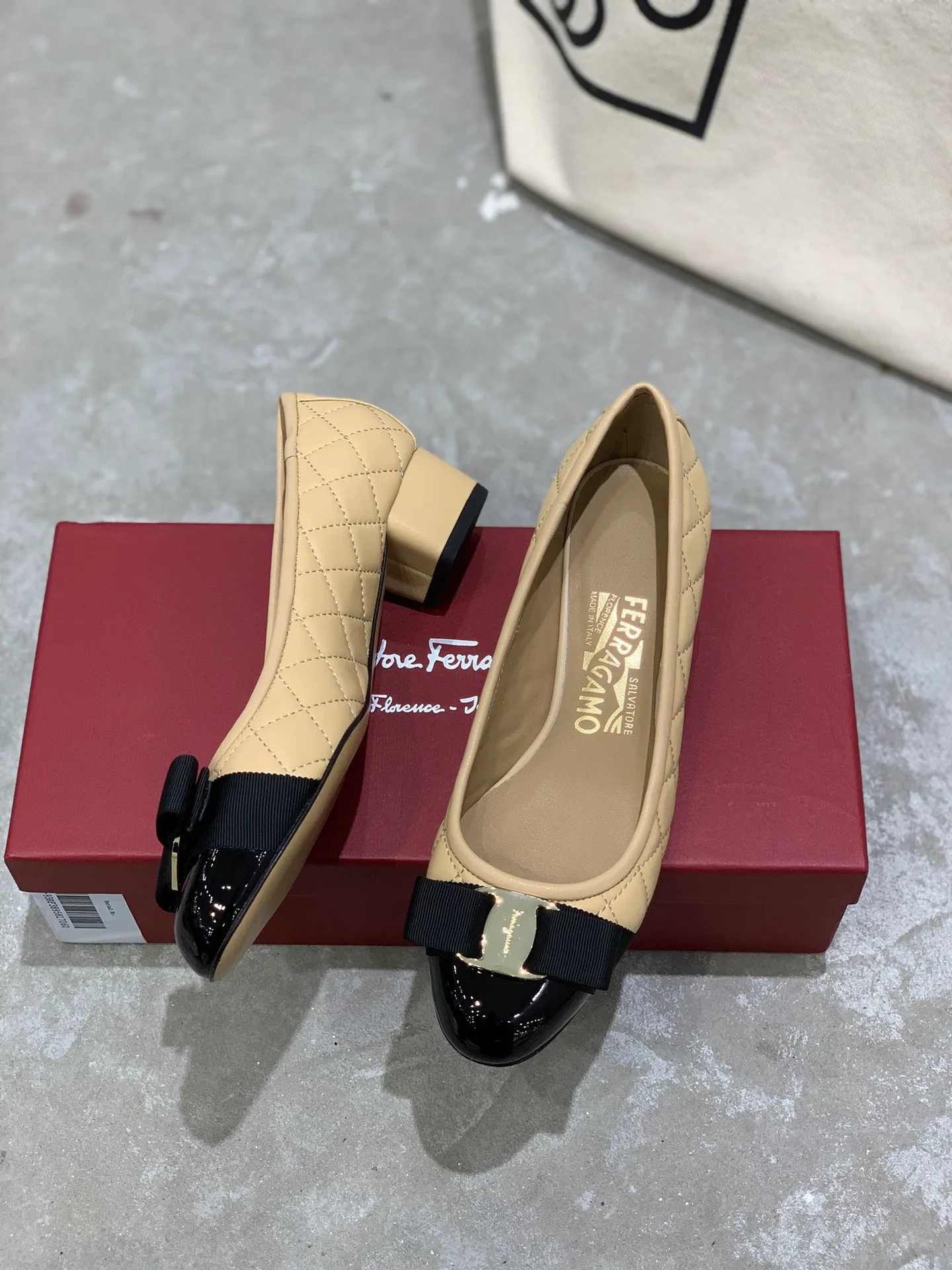 Балетки Женские Salvatore Ferragamo 17642549