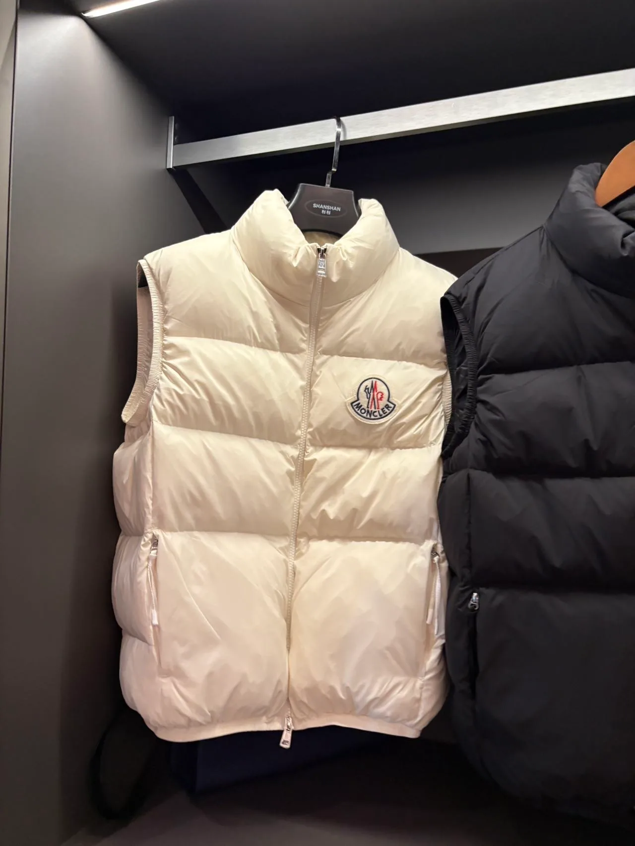 Жилеты Женские Moncler 17942216