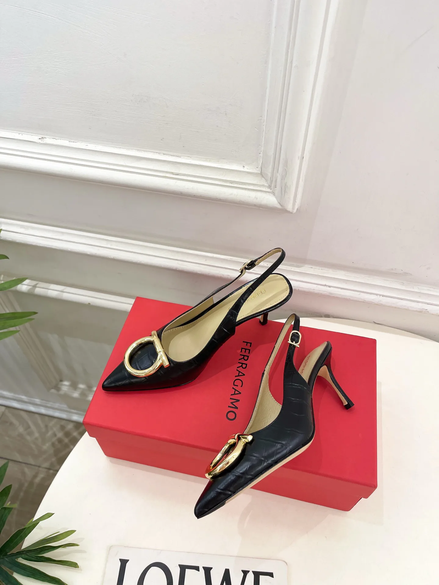 Босоножки Женские Salvatore Ferragamo 11479934