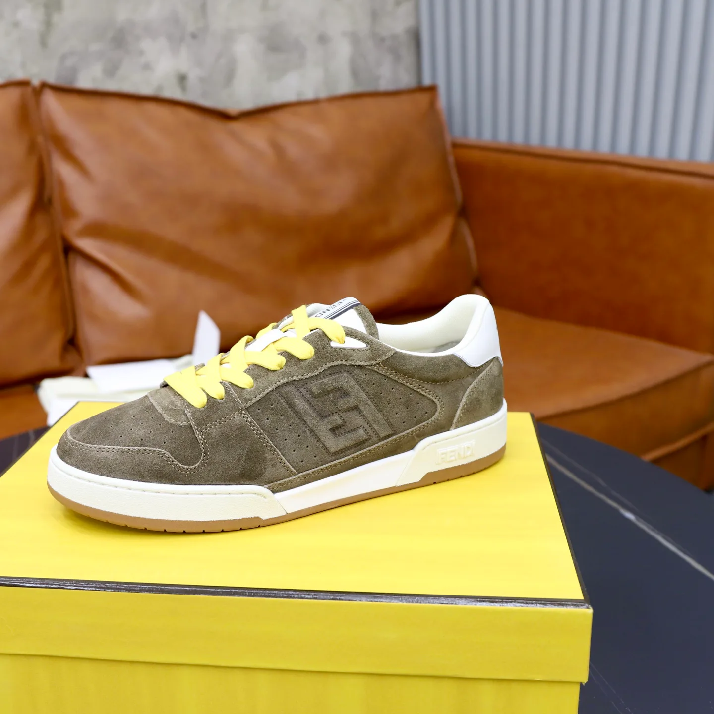 Кроссовки Женские Fendi 18516276