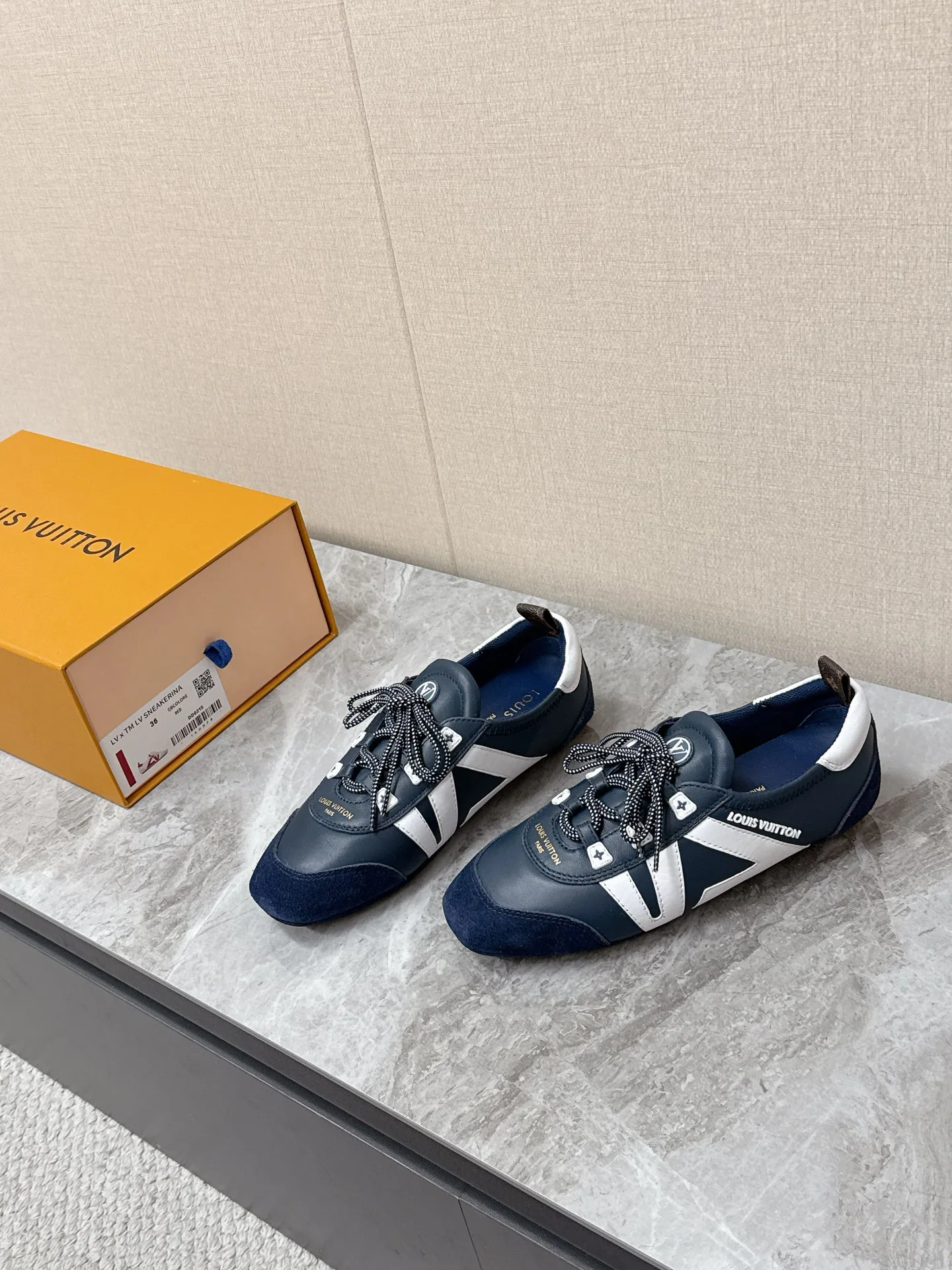 Кроссовки Женские Louis Vuitton 2625310
