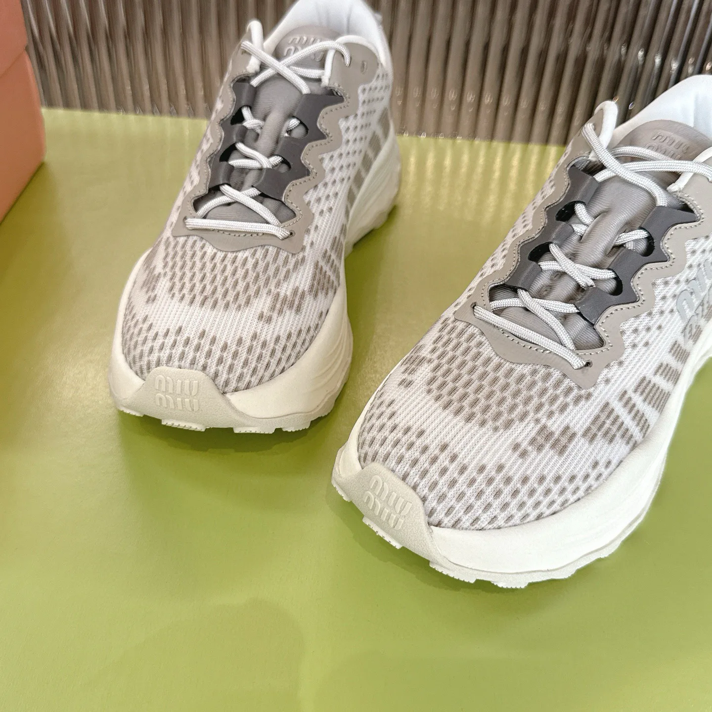 Кроссовки Женские Miu Miu 109604