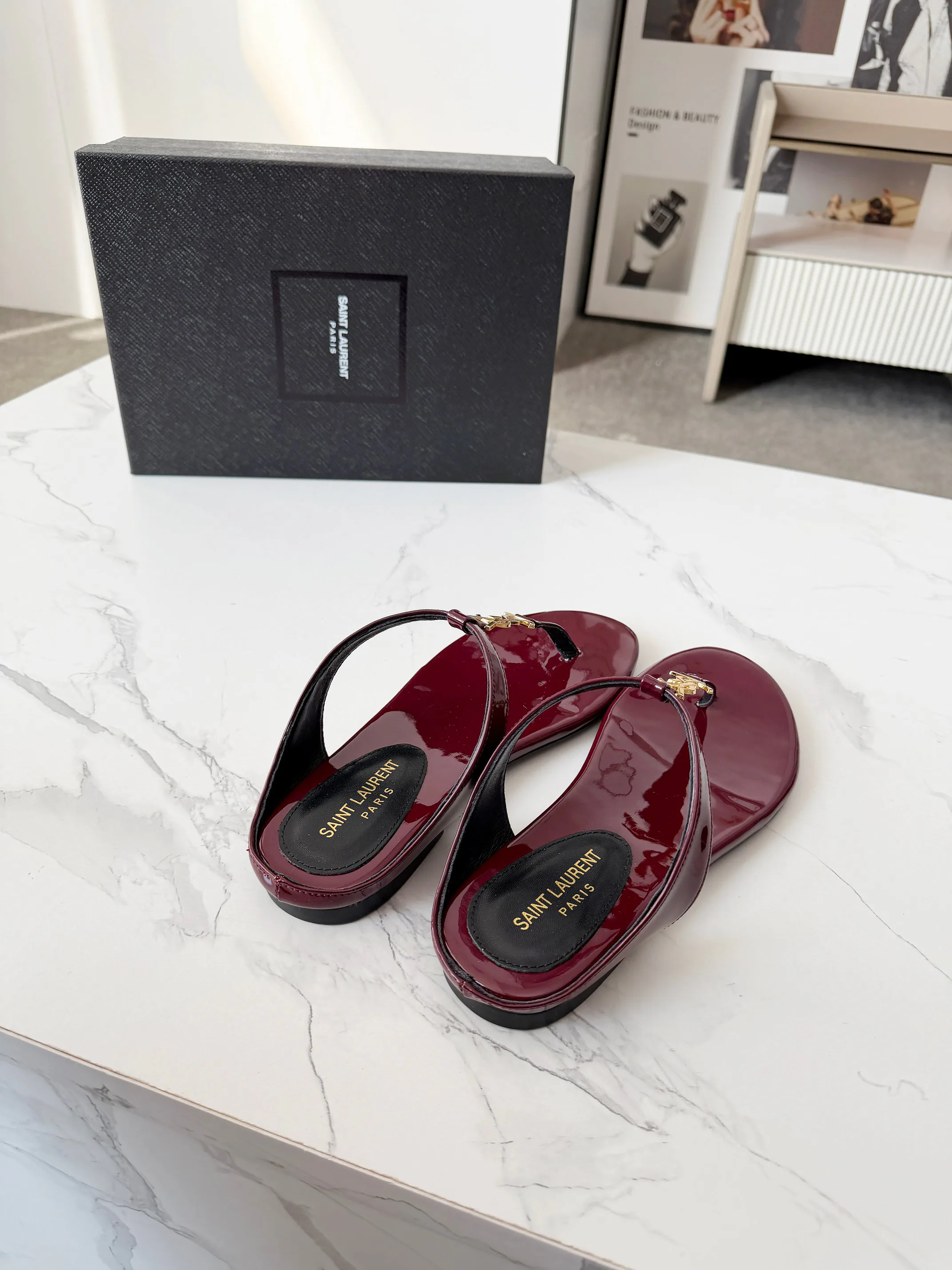 Шлепанцы Женские Saint Laurent 755708