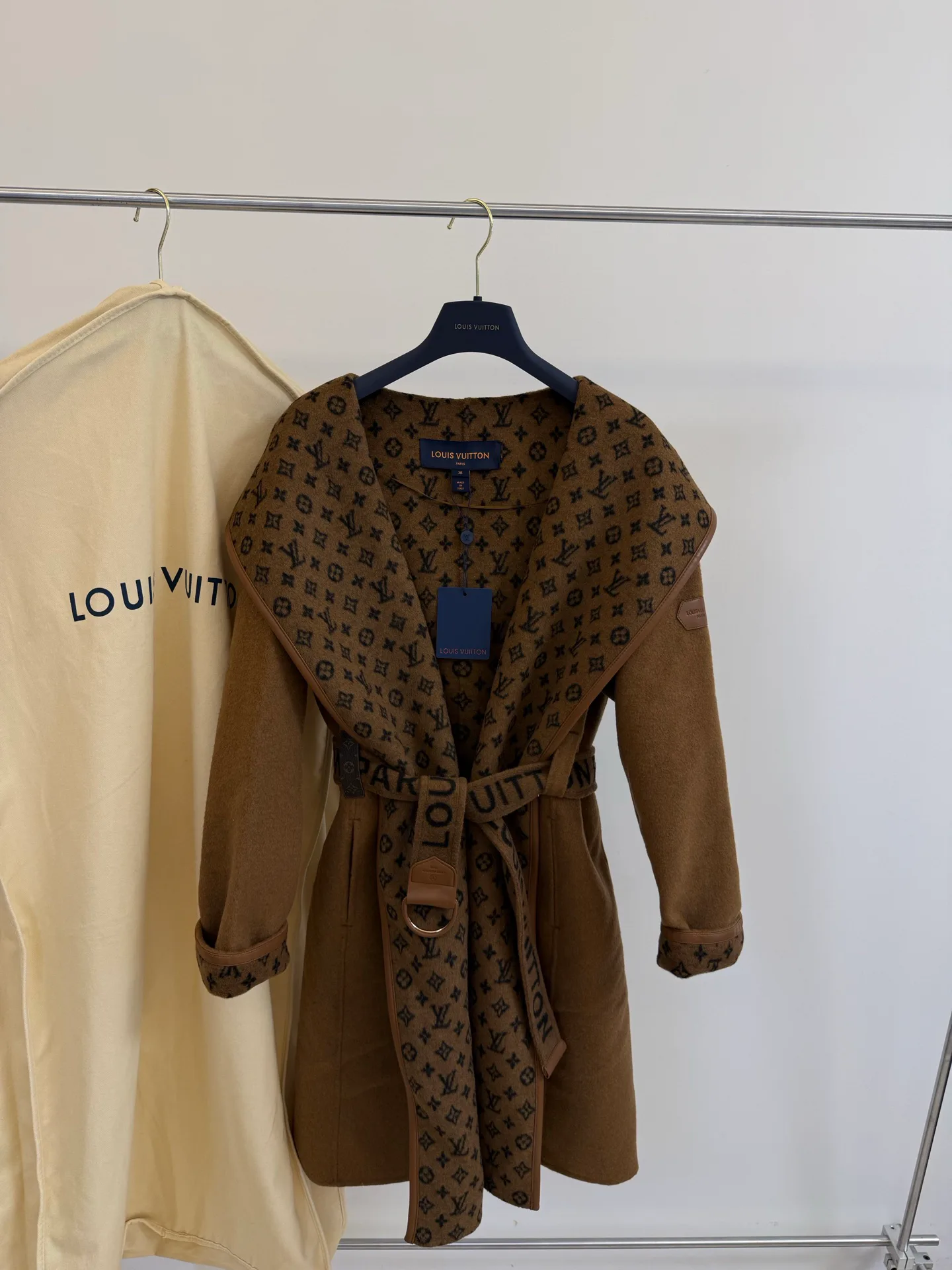 Пальто Женские Louis Vuitton 18601494