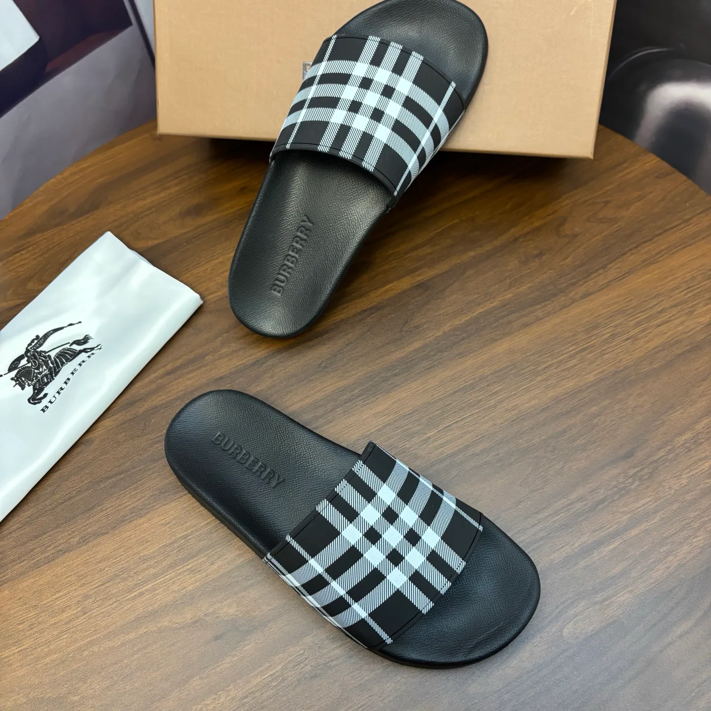 Шлепанцы Женские Burberry 587976