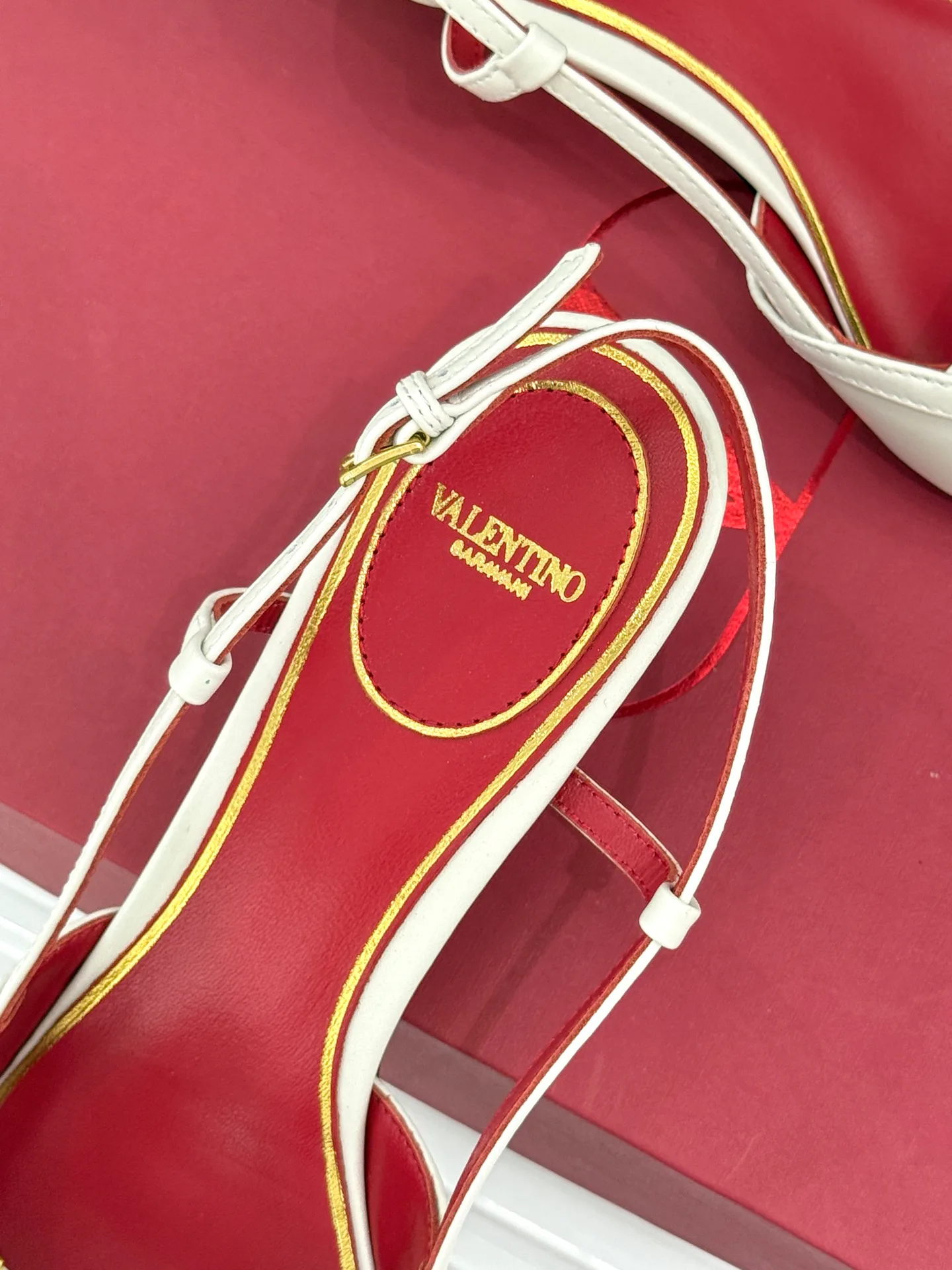 Босоножки Женские Valentino 16986236