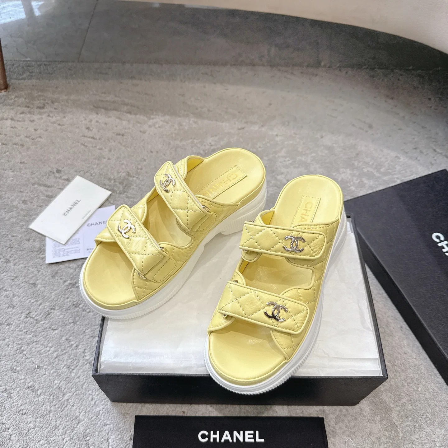 Босоножки Женские Chanel 17572311