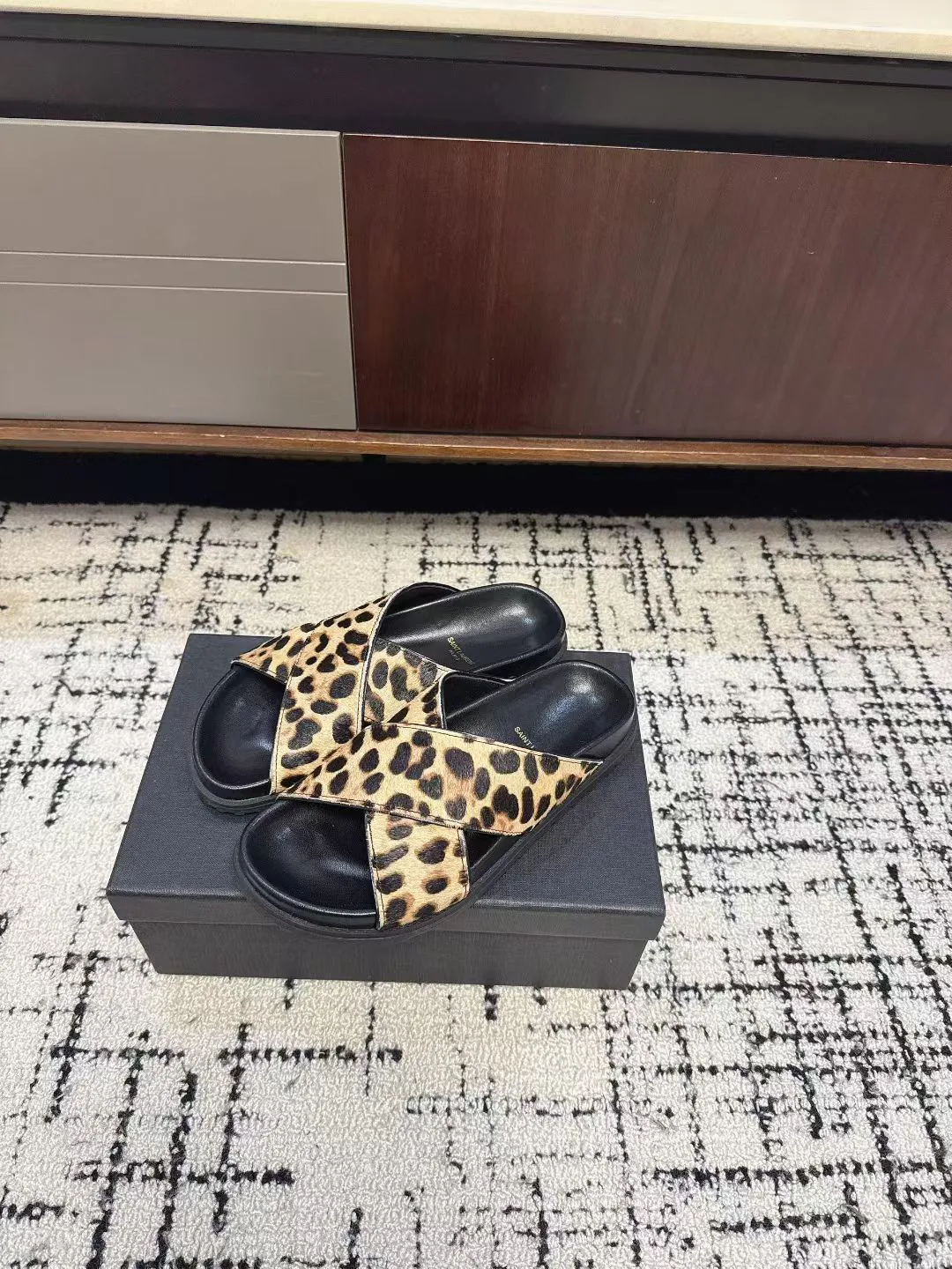 Шлепанцы Женские Saint Laurent 1263804