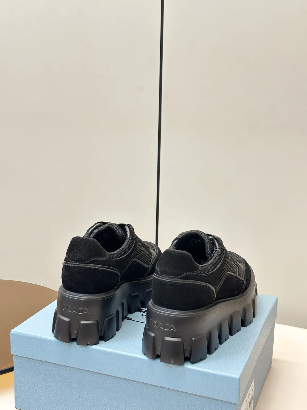Кроссовки Женские Prada 18133083