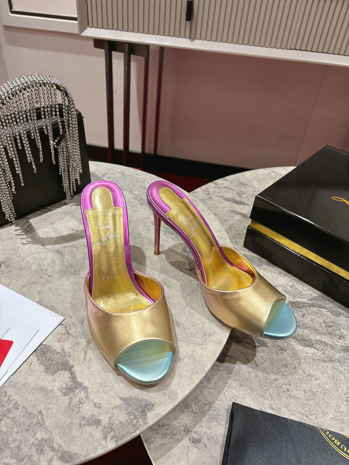 Босоножки Женские Christian Louboutin 17163220