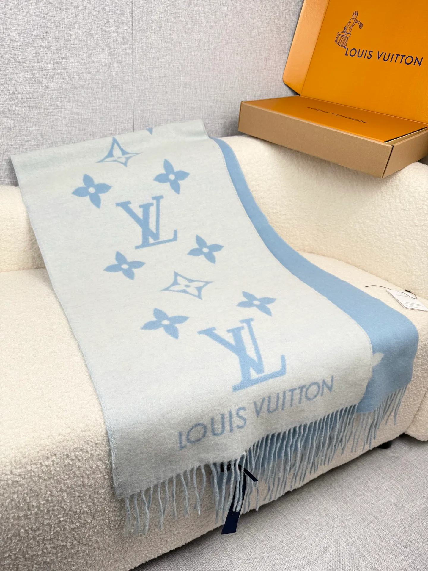 Шарфы Louis Vuitton 895110