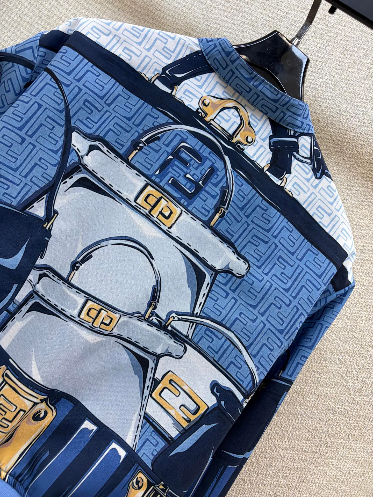 Куртки И Пуховики Женские Fendi 18408102