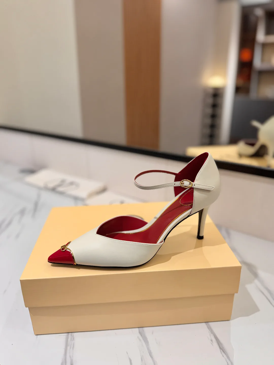 Босоножки Женские Valentino 18134971