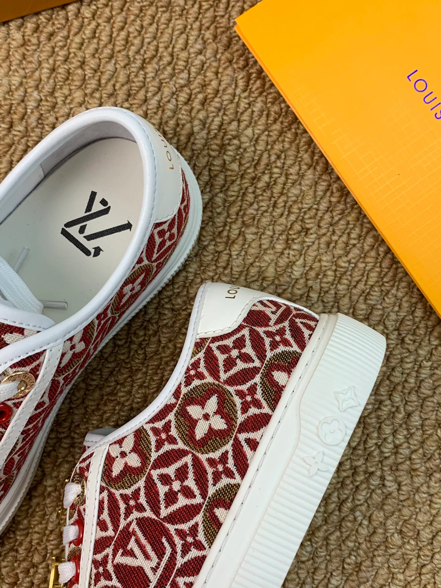 Кроссовки Женские Louis Vuitton 17545196