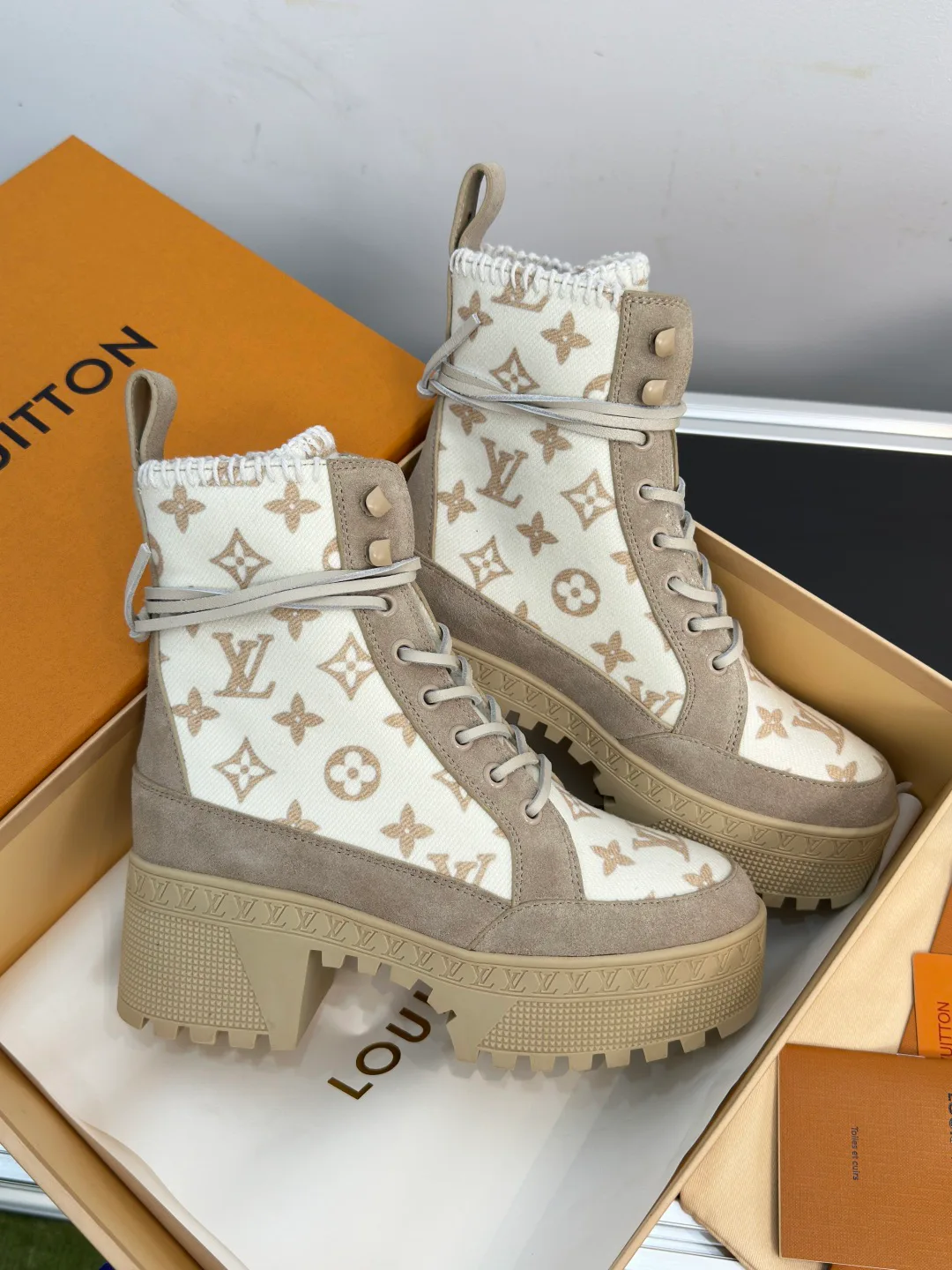 Ботинки Женские Louis Vuitton 18741622